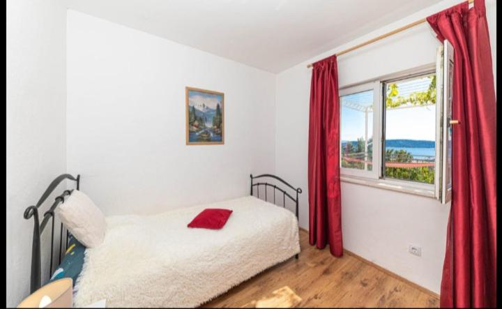 Apartment with Sea View - Photo 10
