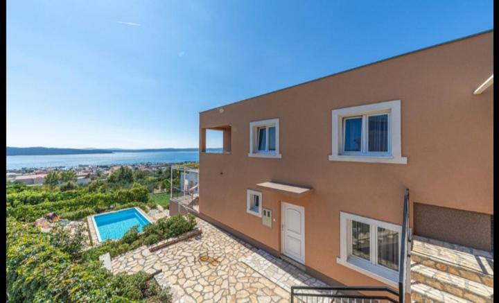 Apartment with Sea View - Photo 9