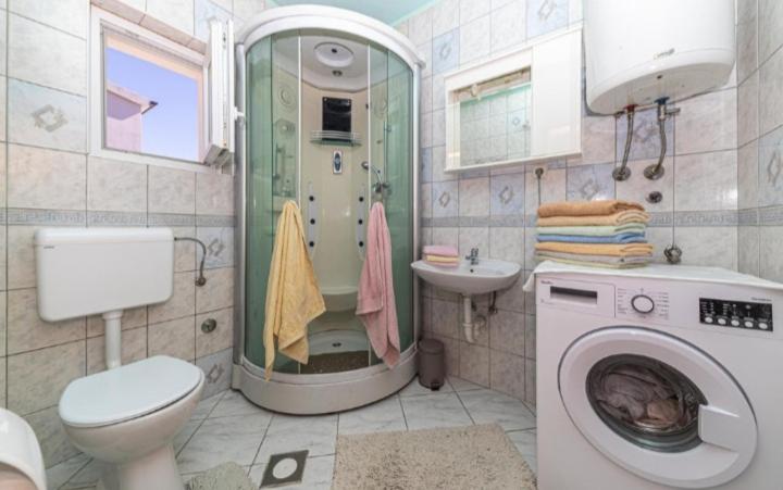 Apartment with Sea View - Photo 8