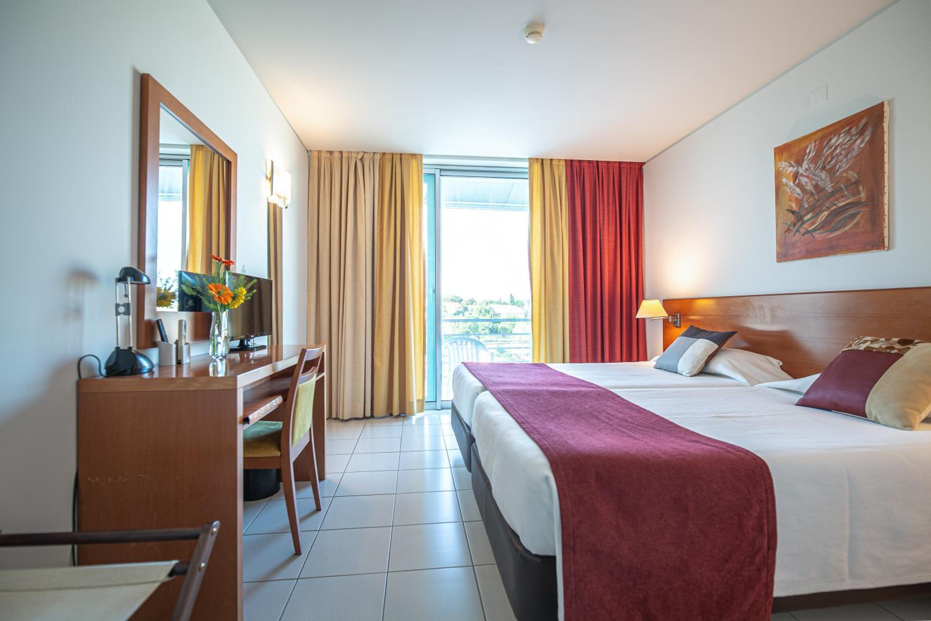 Standard Double or Twin Room - Photo 24