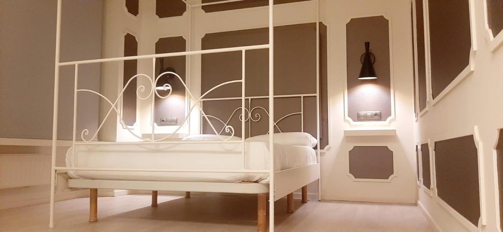 Double Room with Spa Bath - Photo 1