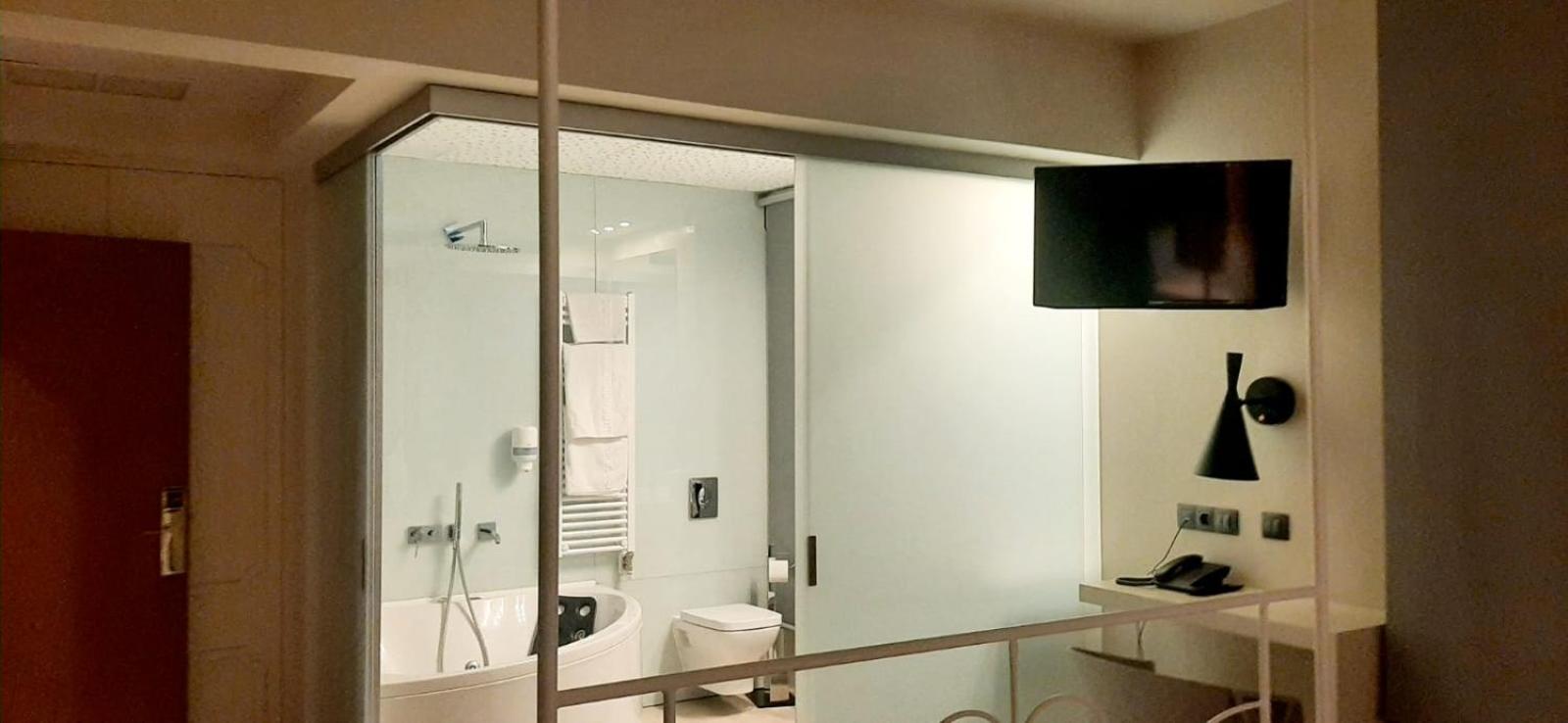 Double Room with Spa Bath - Photo 2