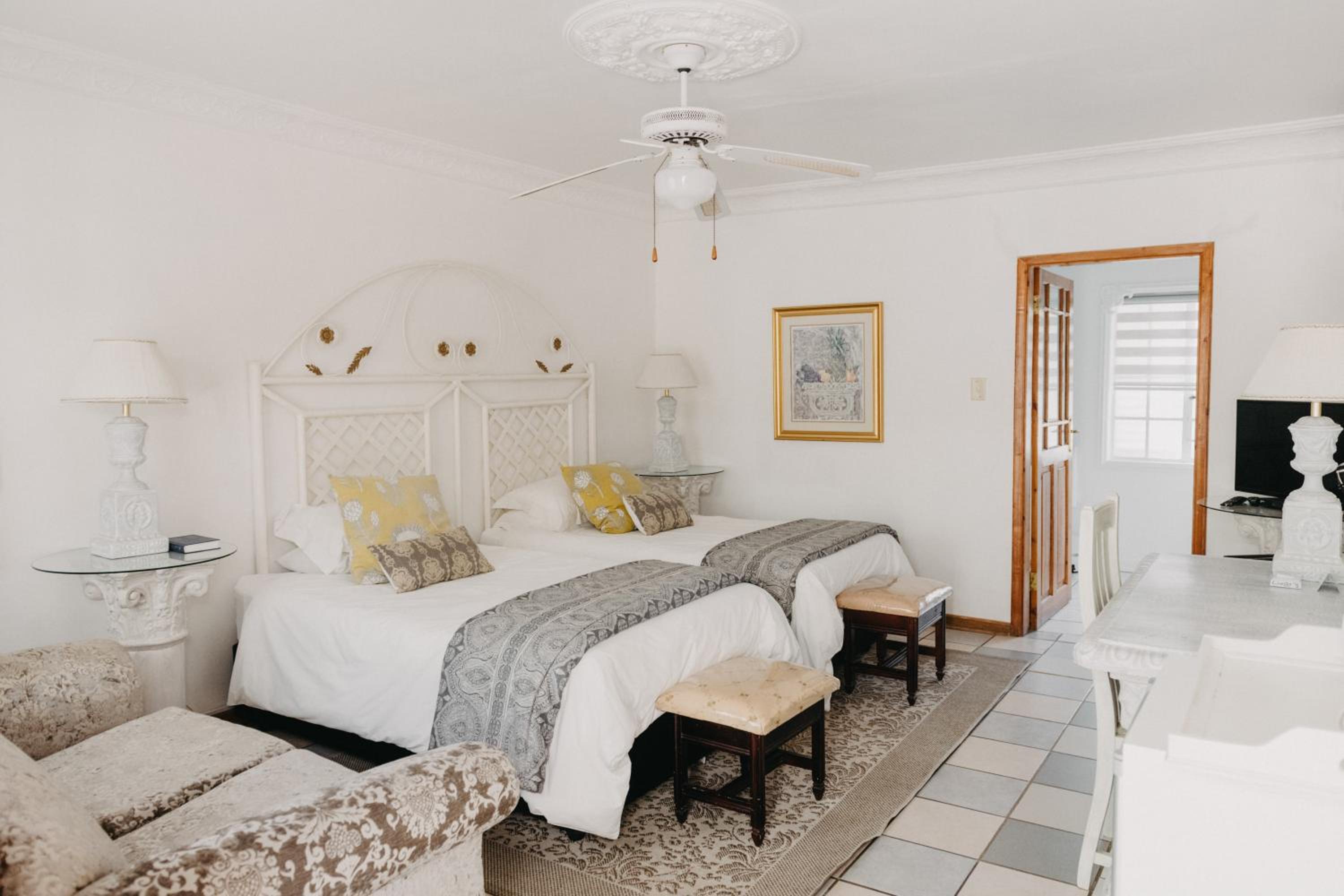 Twin Room - Photo 6