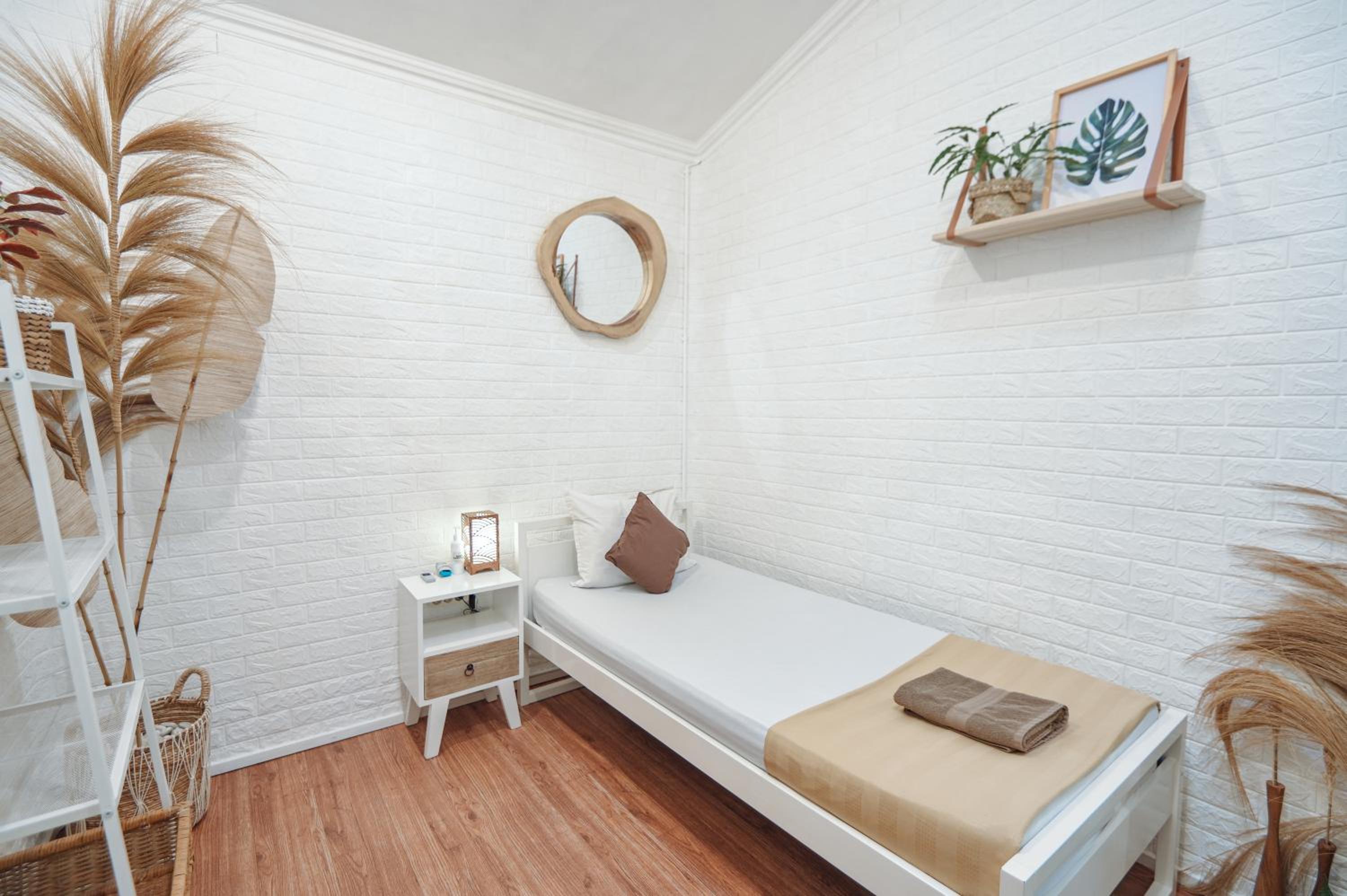 Single Room with Shared Bathroom