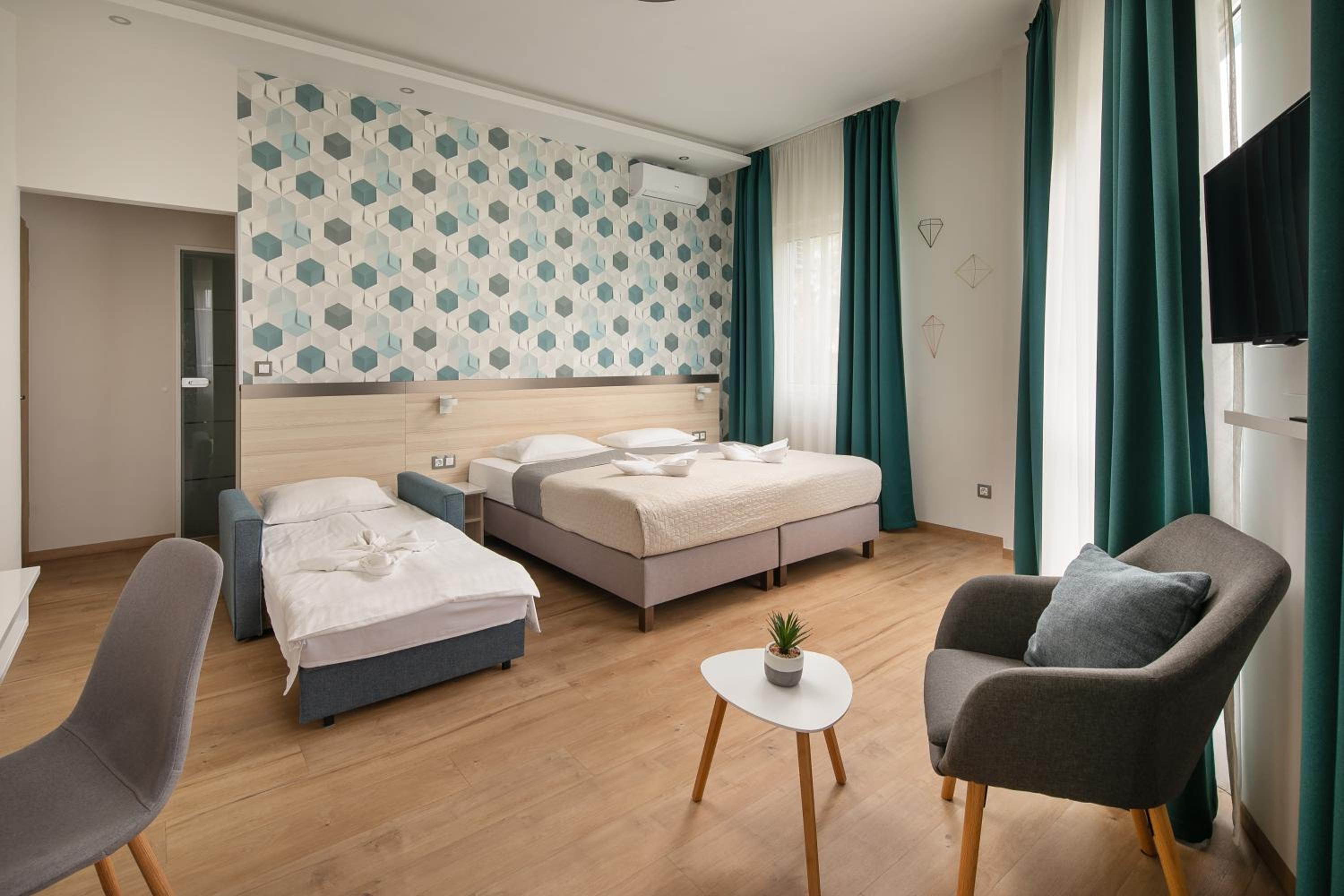 Deluxe Double or Twin Room photo 2