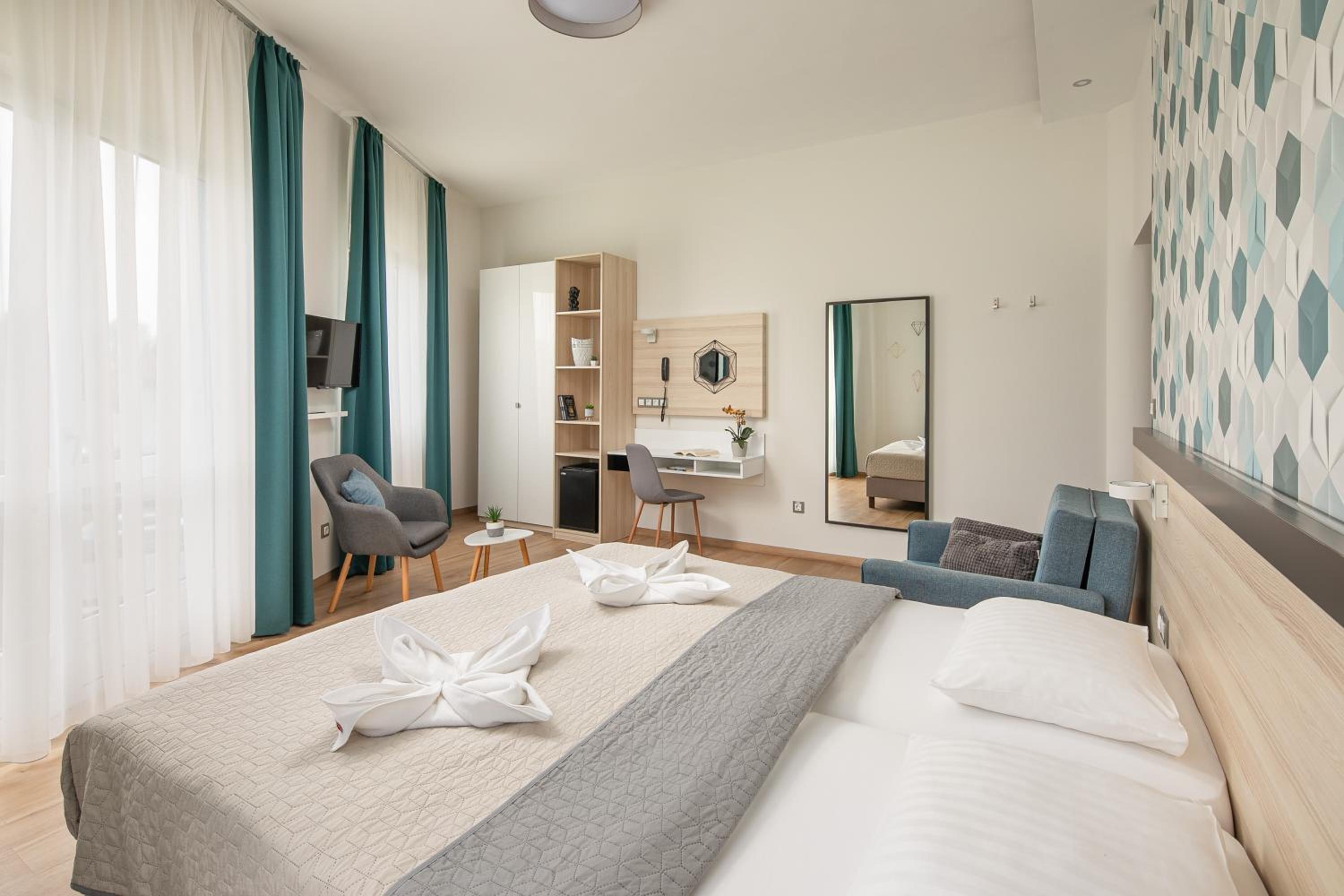 Deluxe Double or Twin Room photo 1