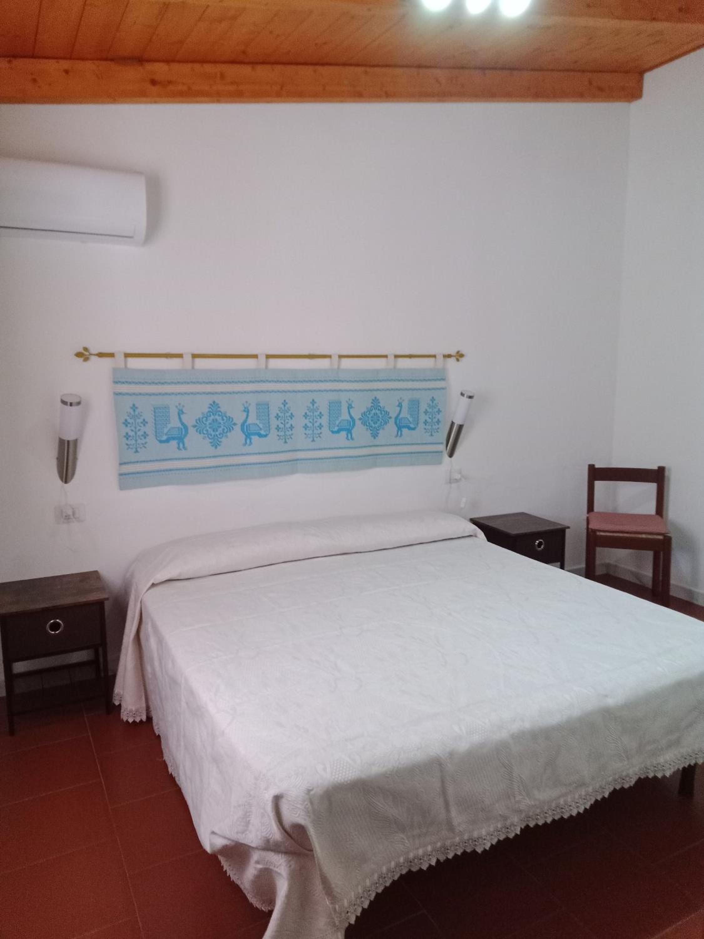 One-Bedroom House photo 1