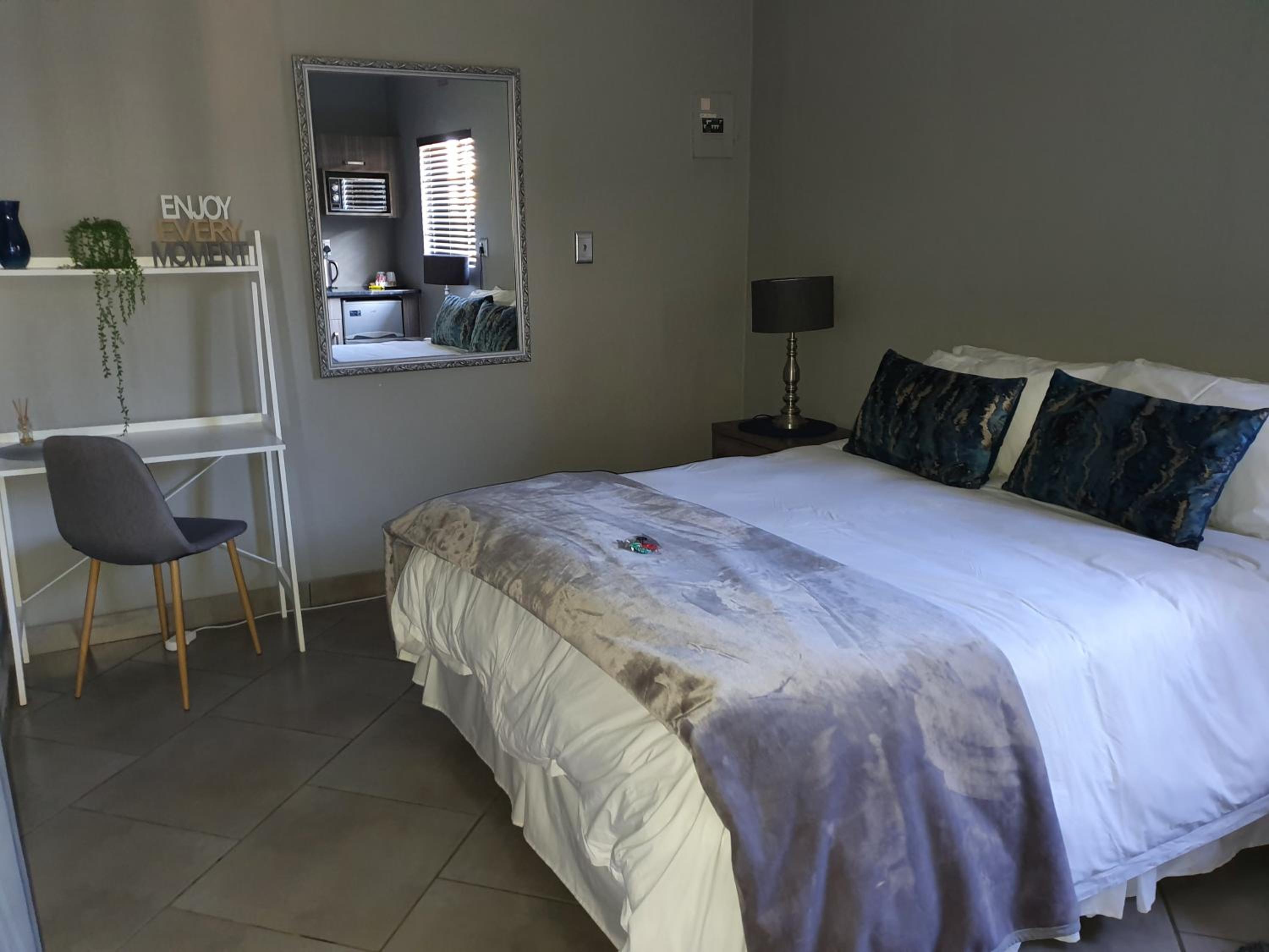 Queen Suite photo 3