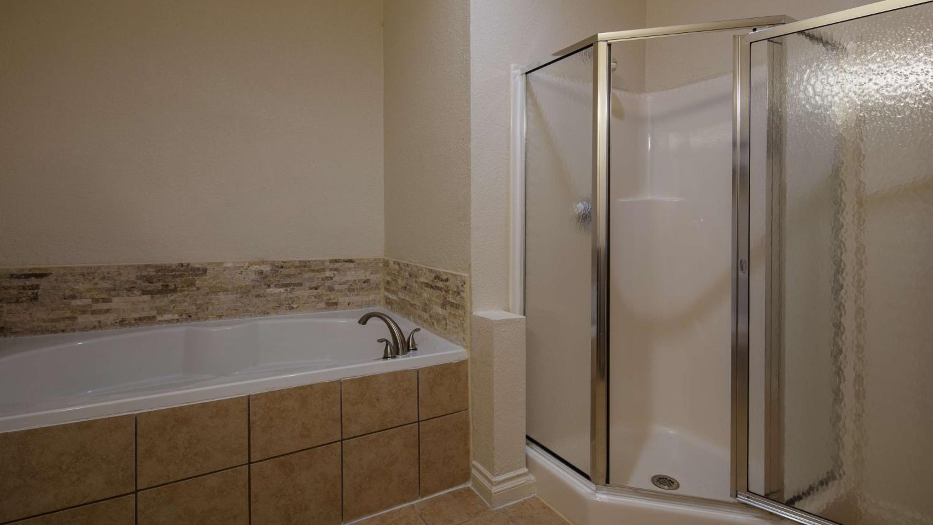 King Suite with Spa Bath - Non-Smoking - Photo 2