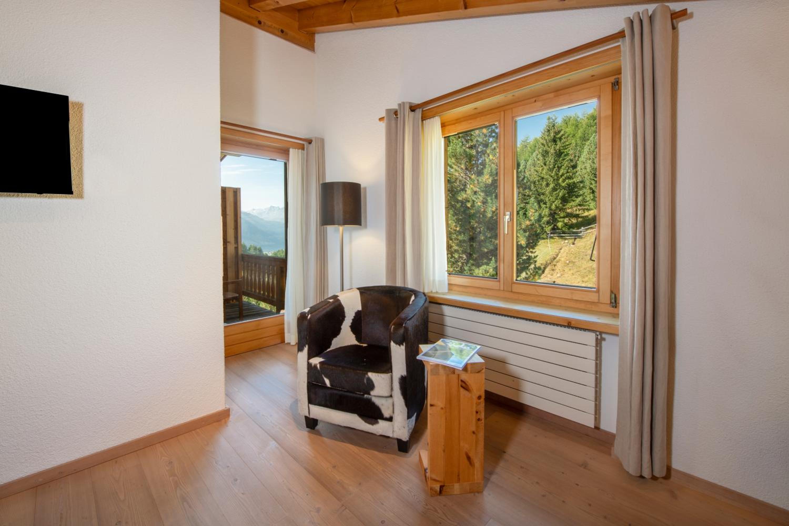 Double Room with Balcony - Photo 10