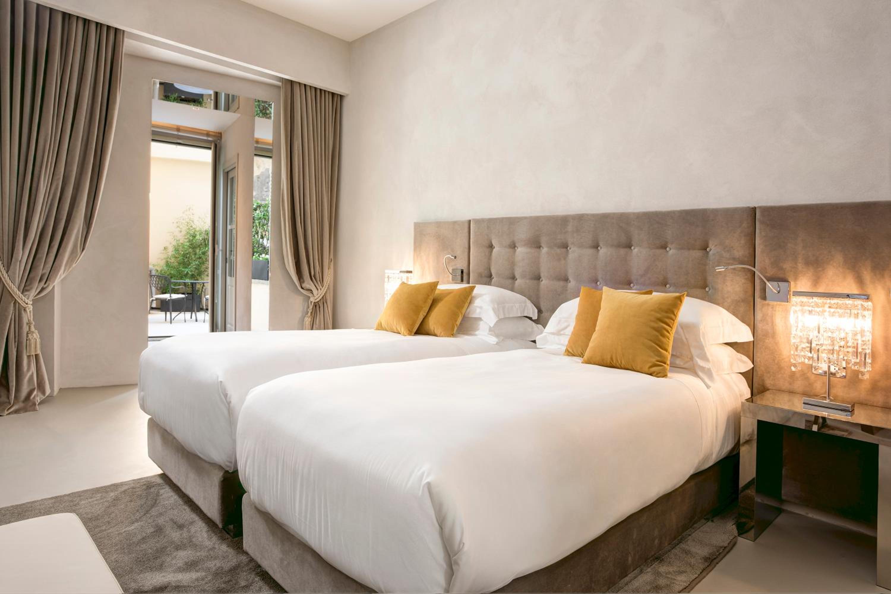 Superior Double Room thumbnail 5