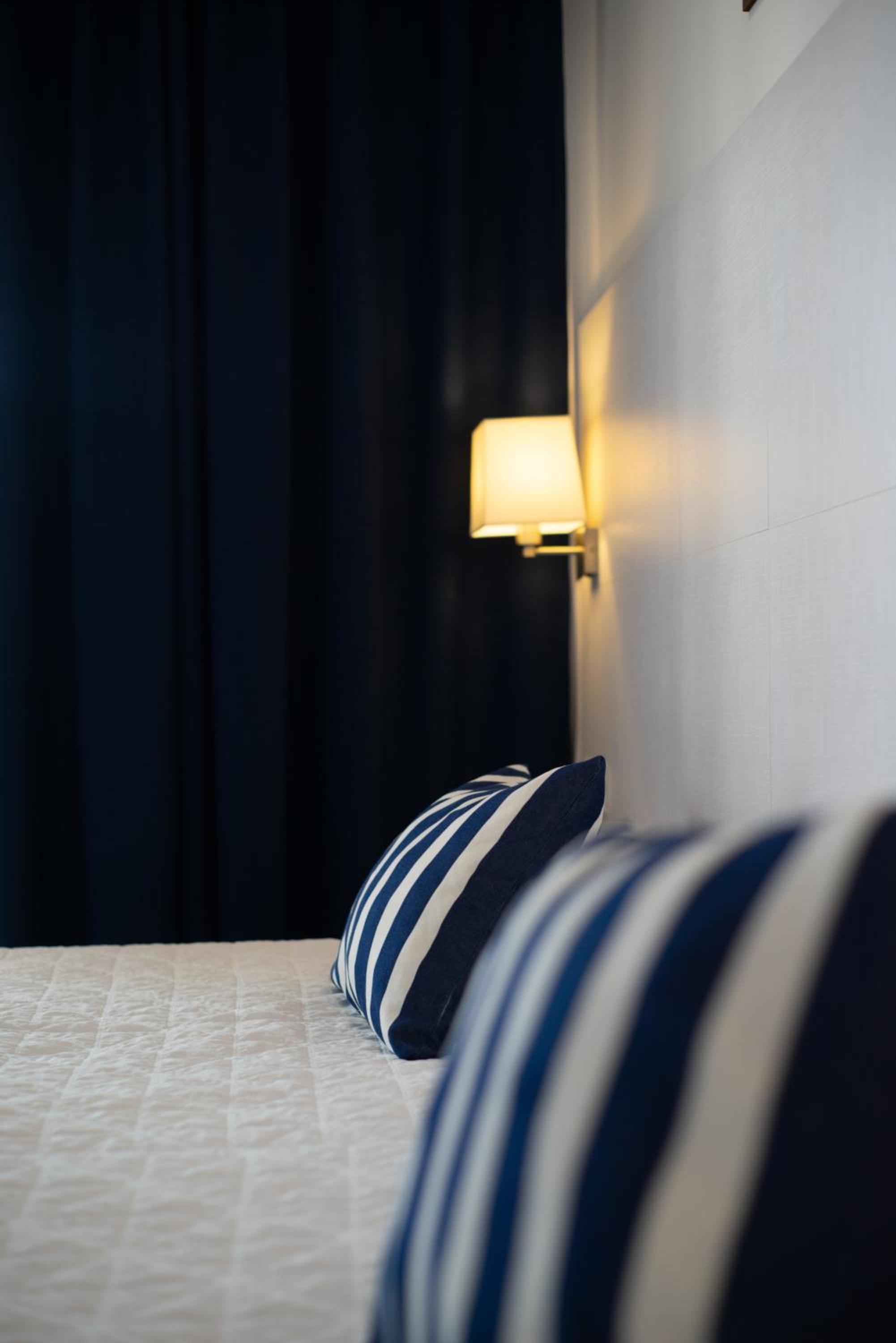 Superior Double or Twin Room (2 Adults + 2 Children) thumbnail 6