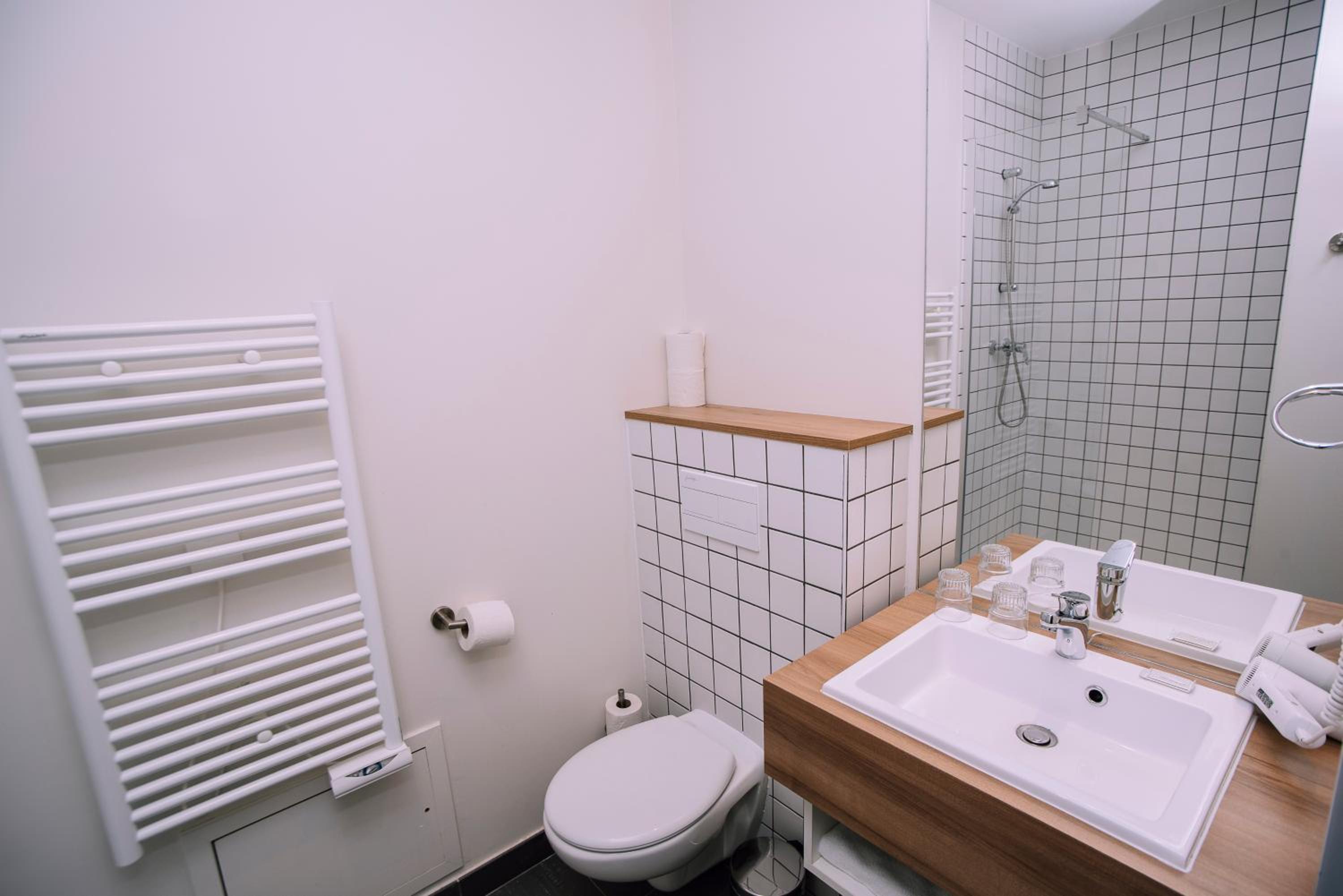 Triple Room with Private Bathroom photo 3