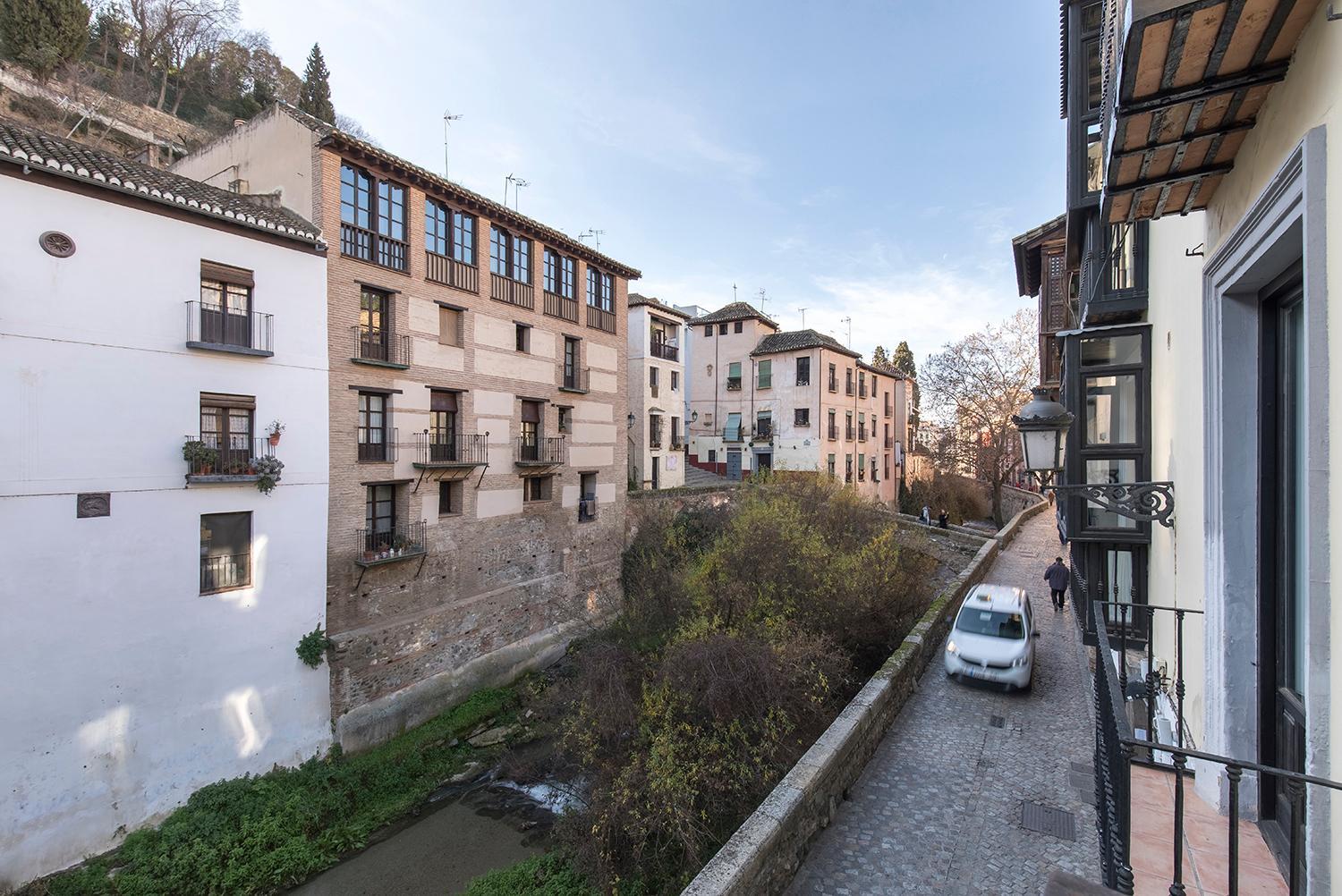 Superior Double or Twin Room with  with Alhambra View - Photo 10