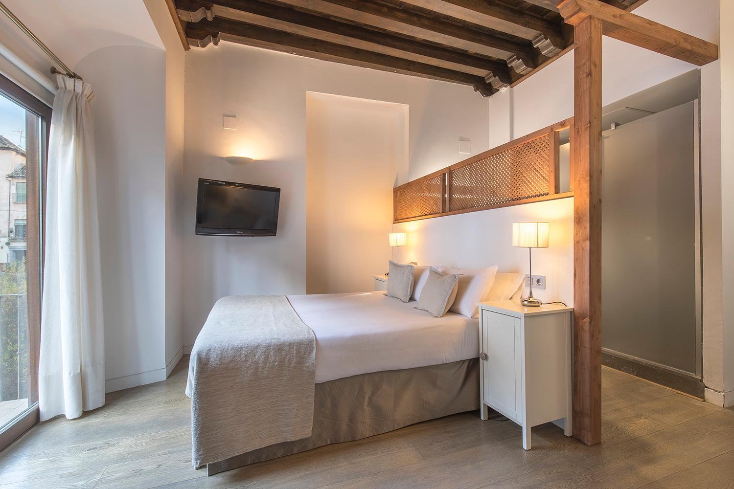 Superior Double or Twin Room with  with Alhambra View - Photo 11