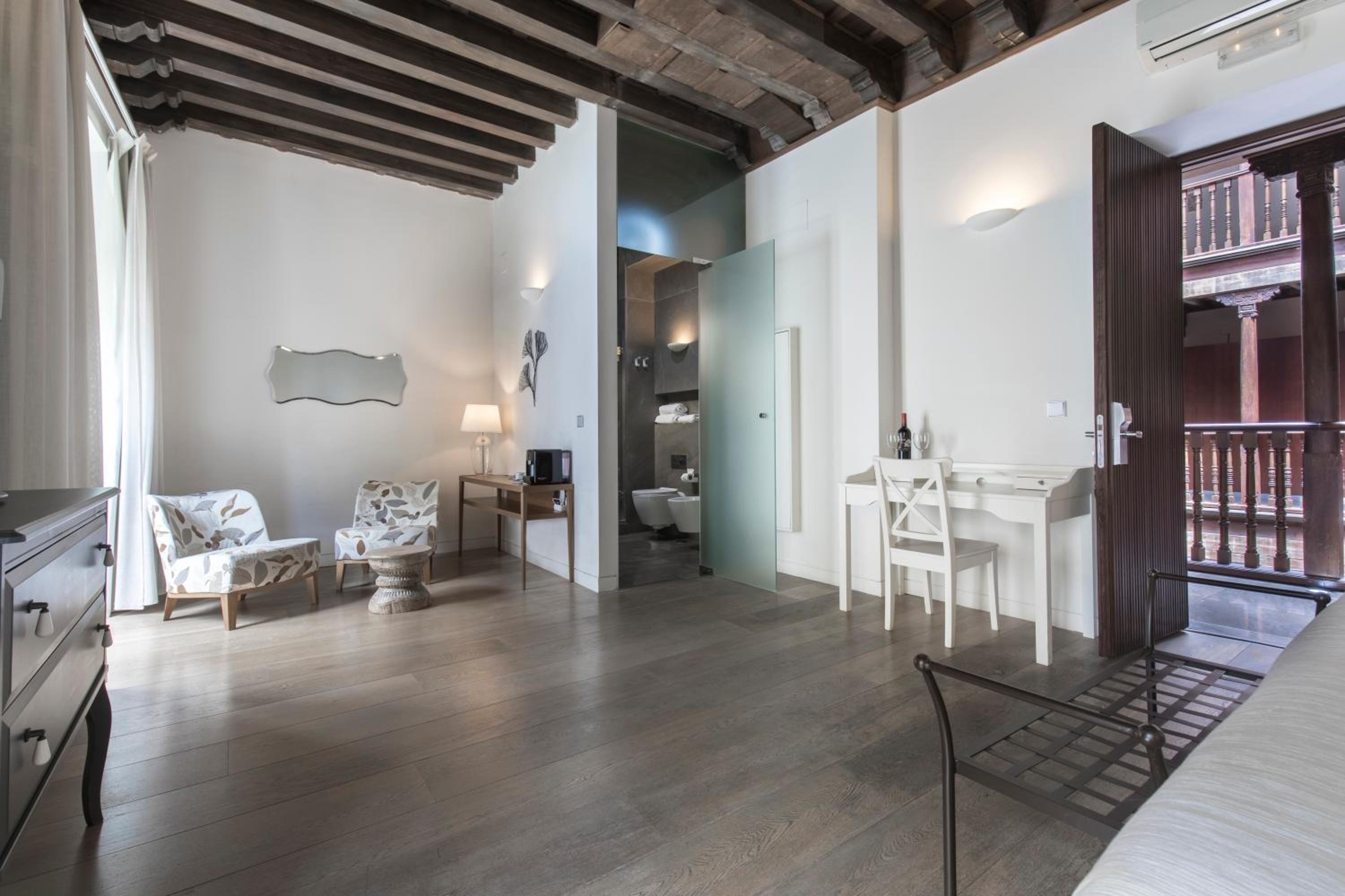 Suite with Alhambra View - Photo 5