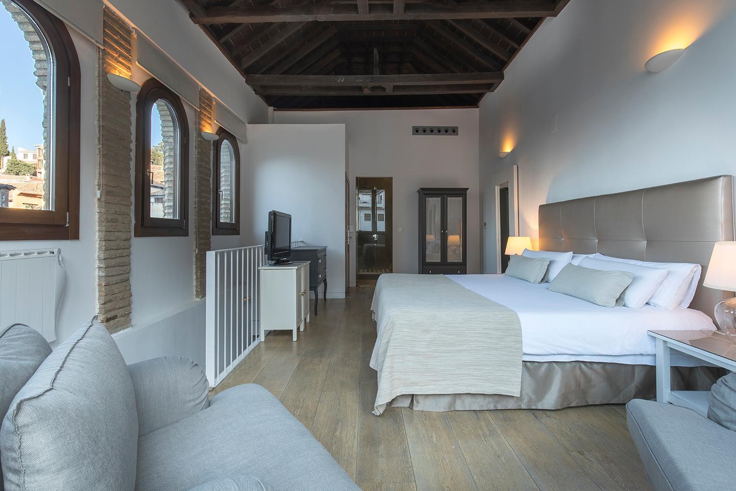 Suite with Alhambra View - Photo 21