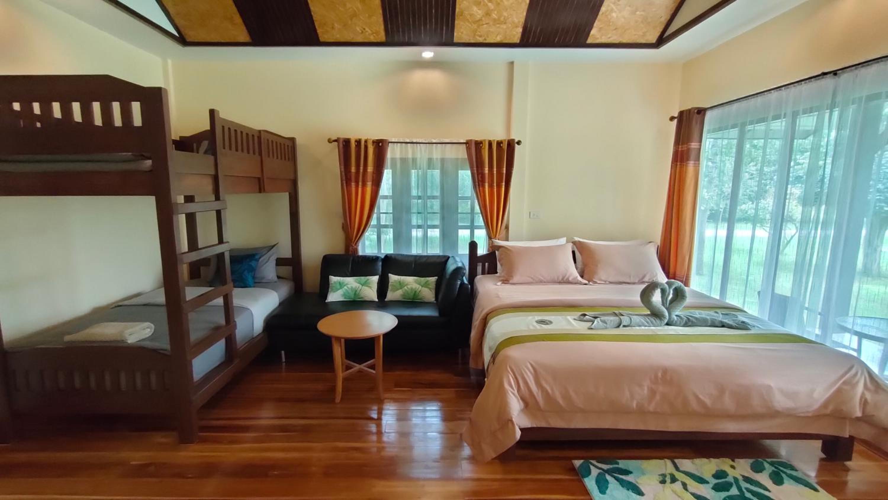Deluxe Family Room