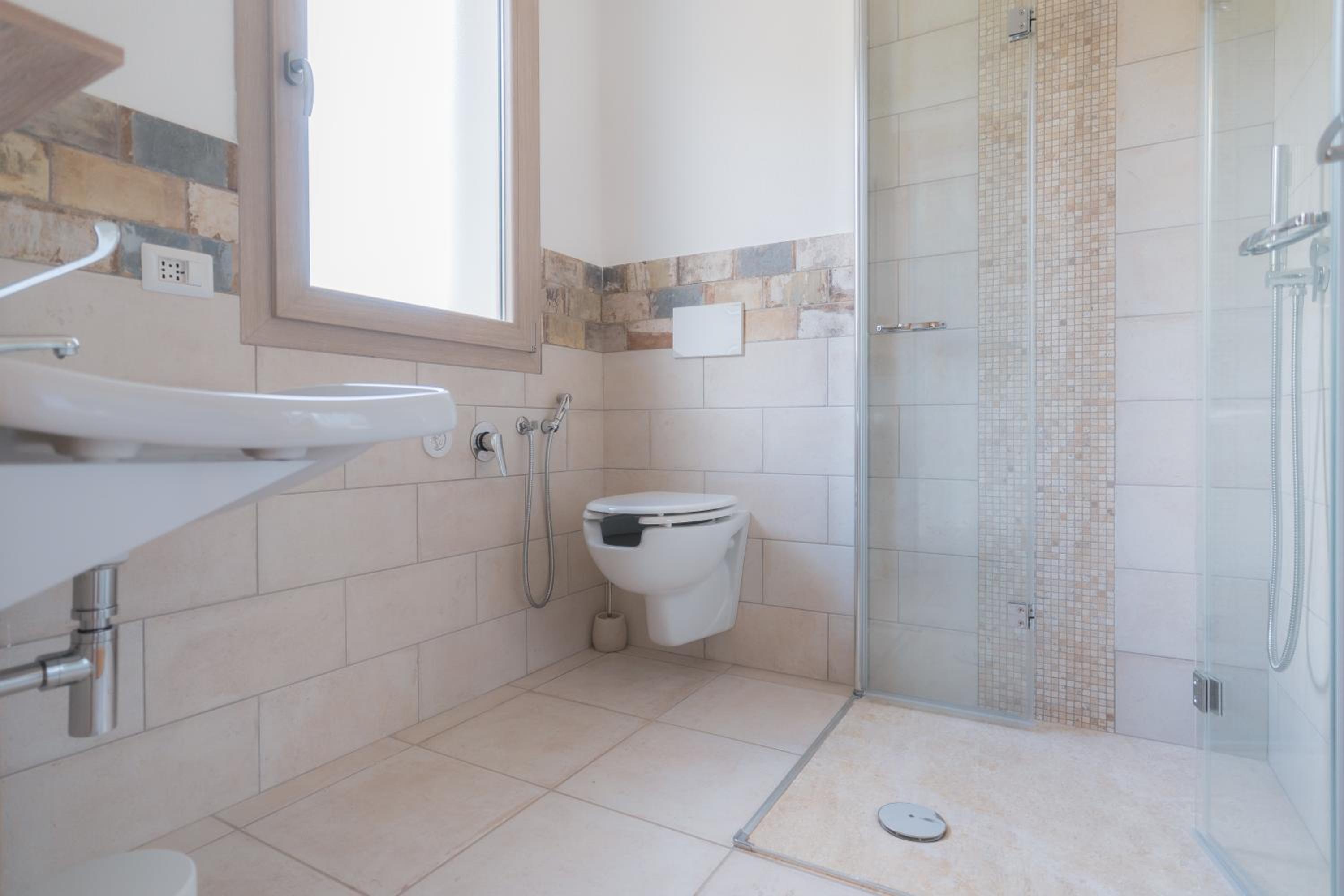 Quadruple Room - Disability Access - Photo 4