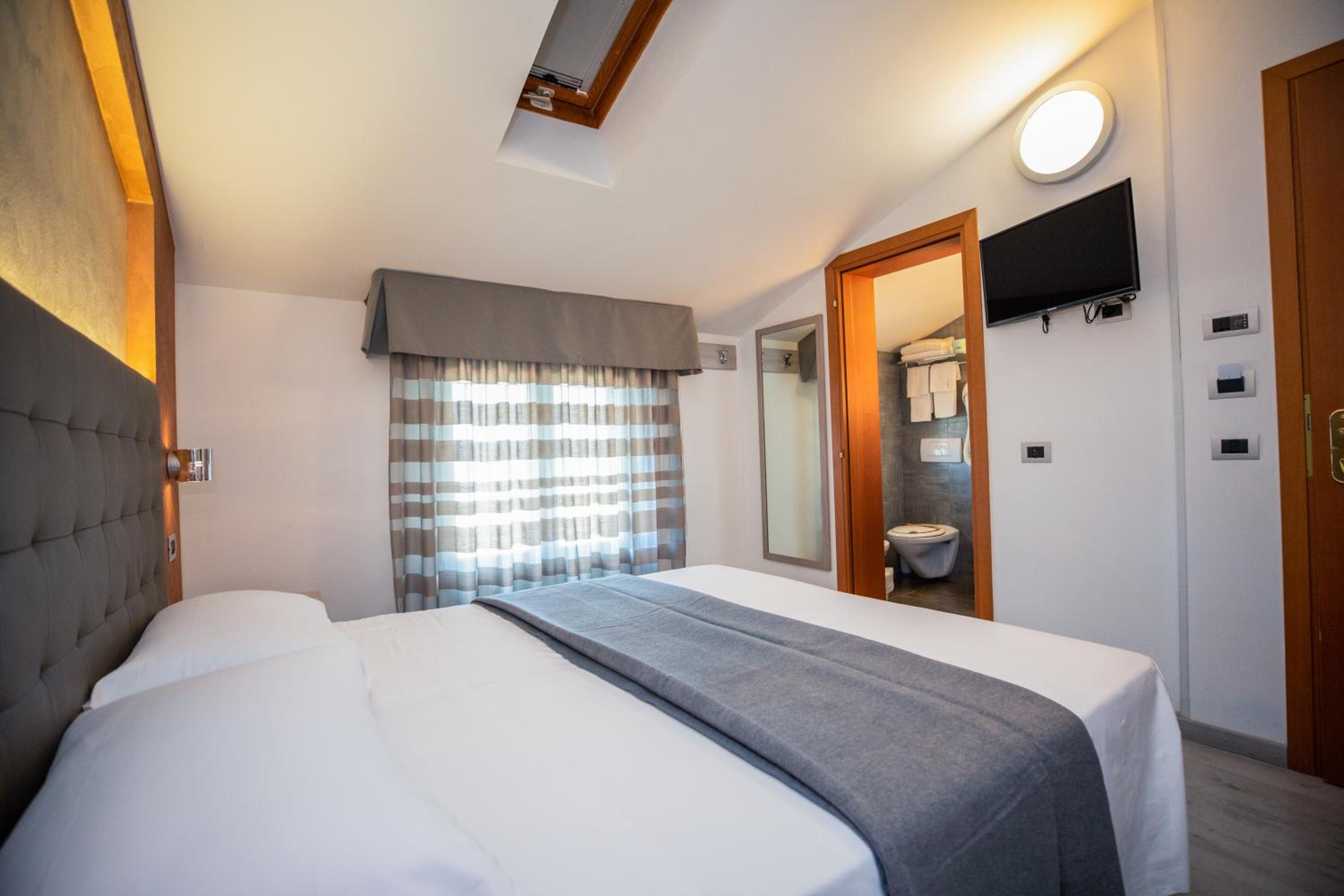Panoramic Double Room - Photo 9
