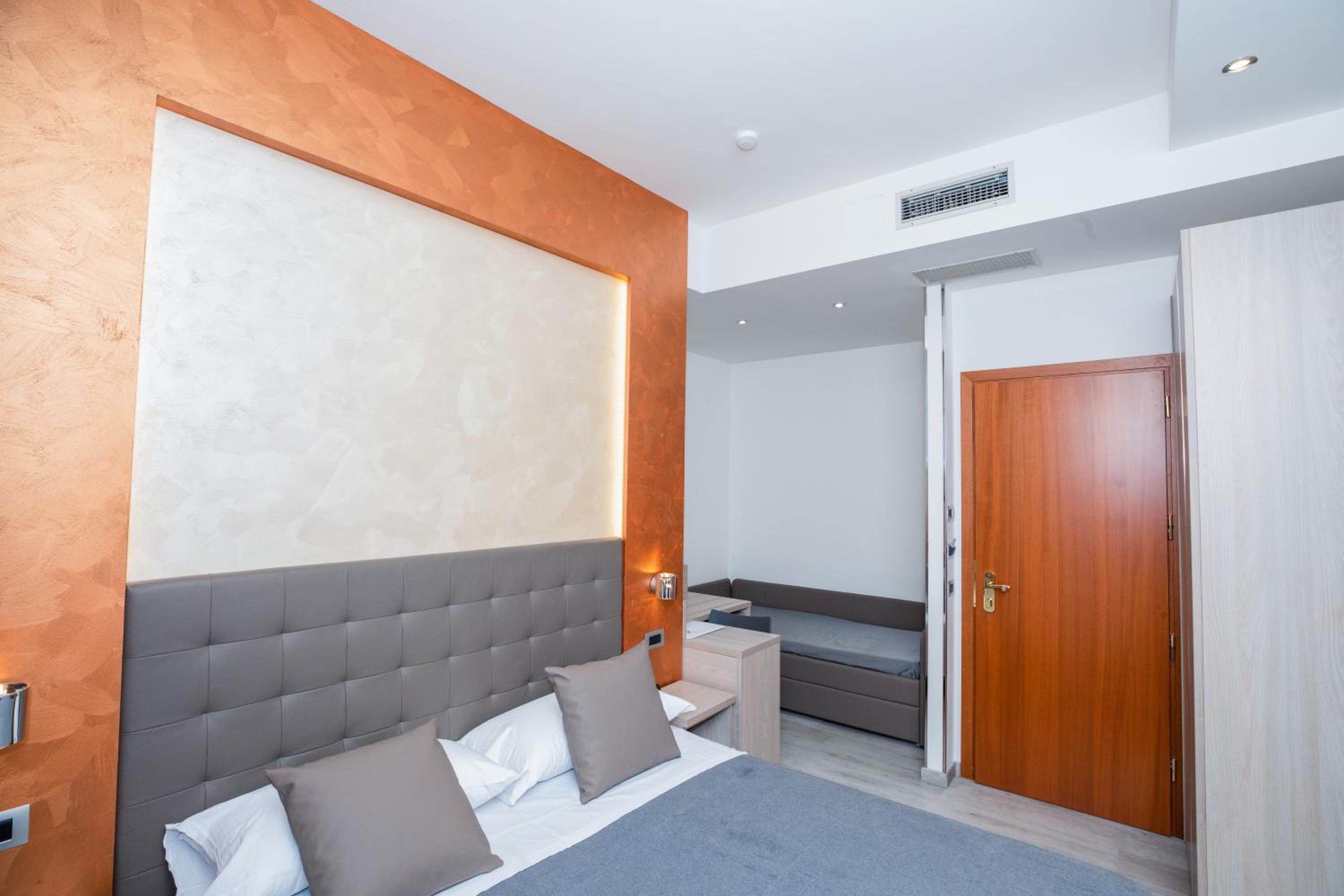 Comfort Triple Room - Photo 8