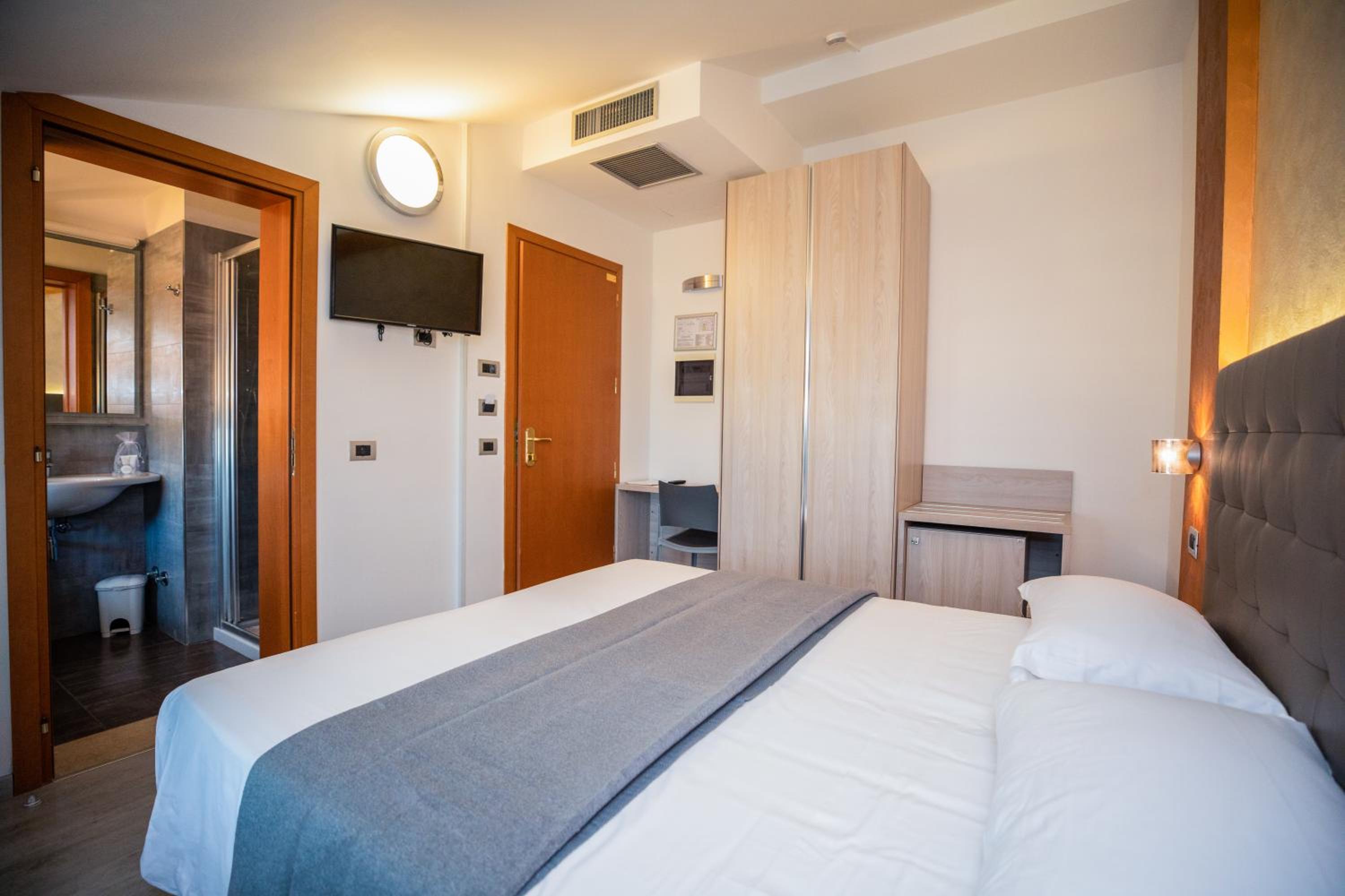 Comfort Double Room - Photo 8