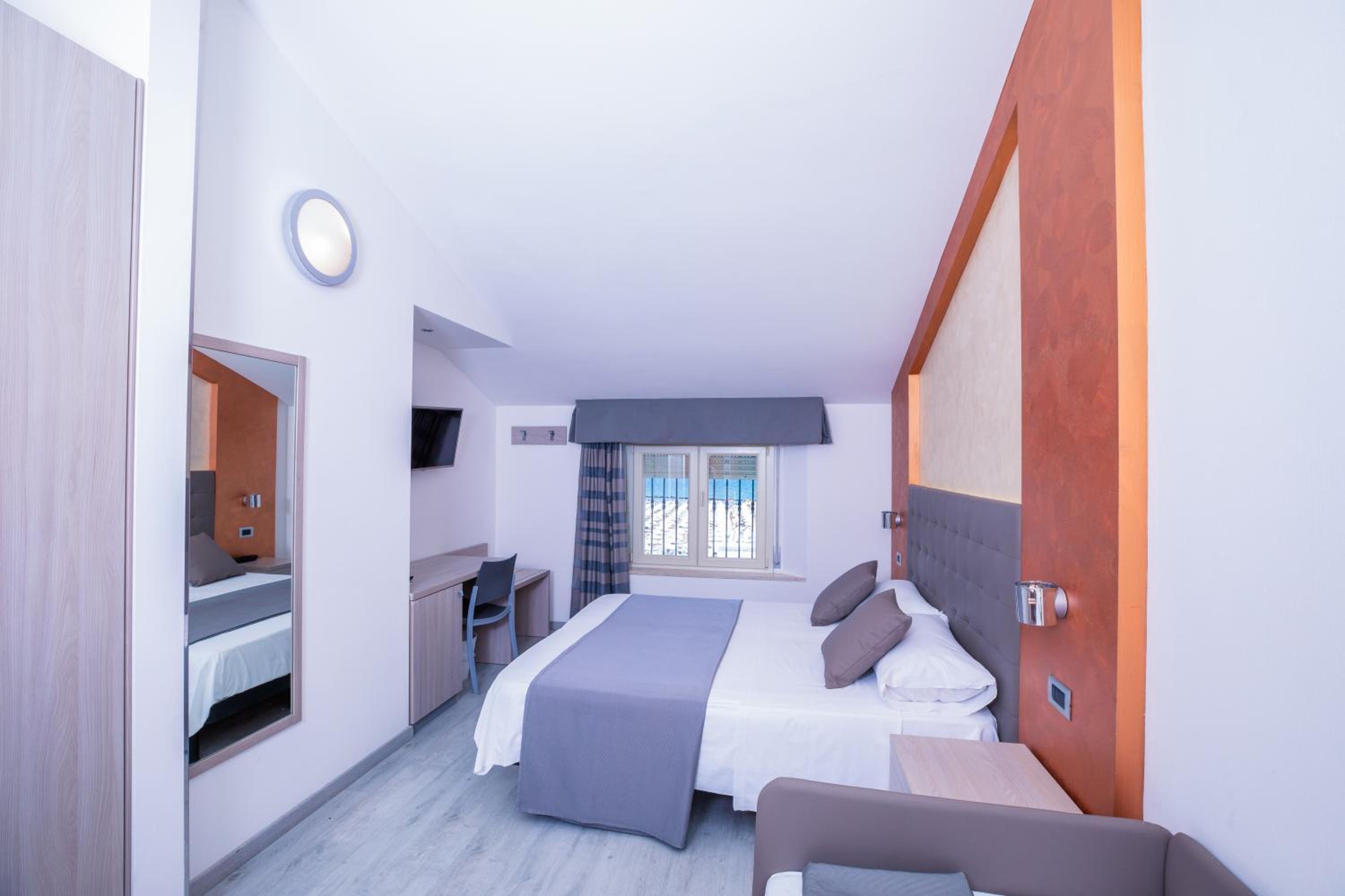 Panoramic Quadruple Room - Photo 4