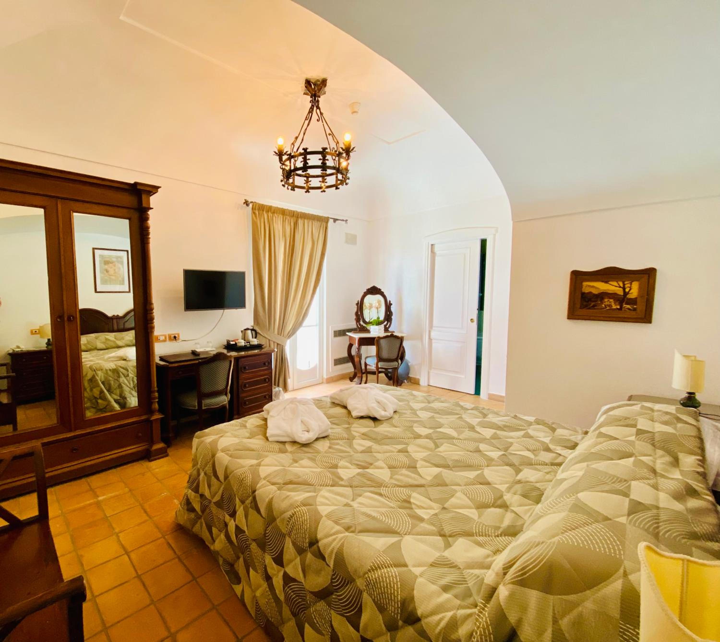Double Room - Photo 6