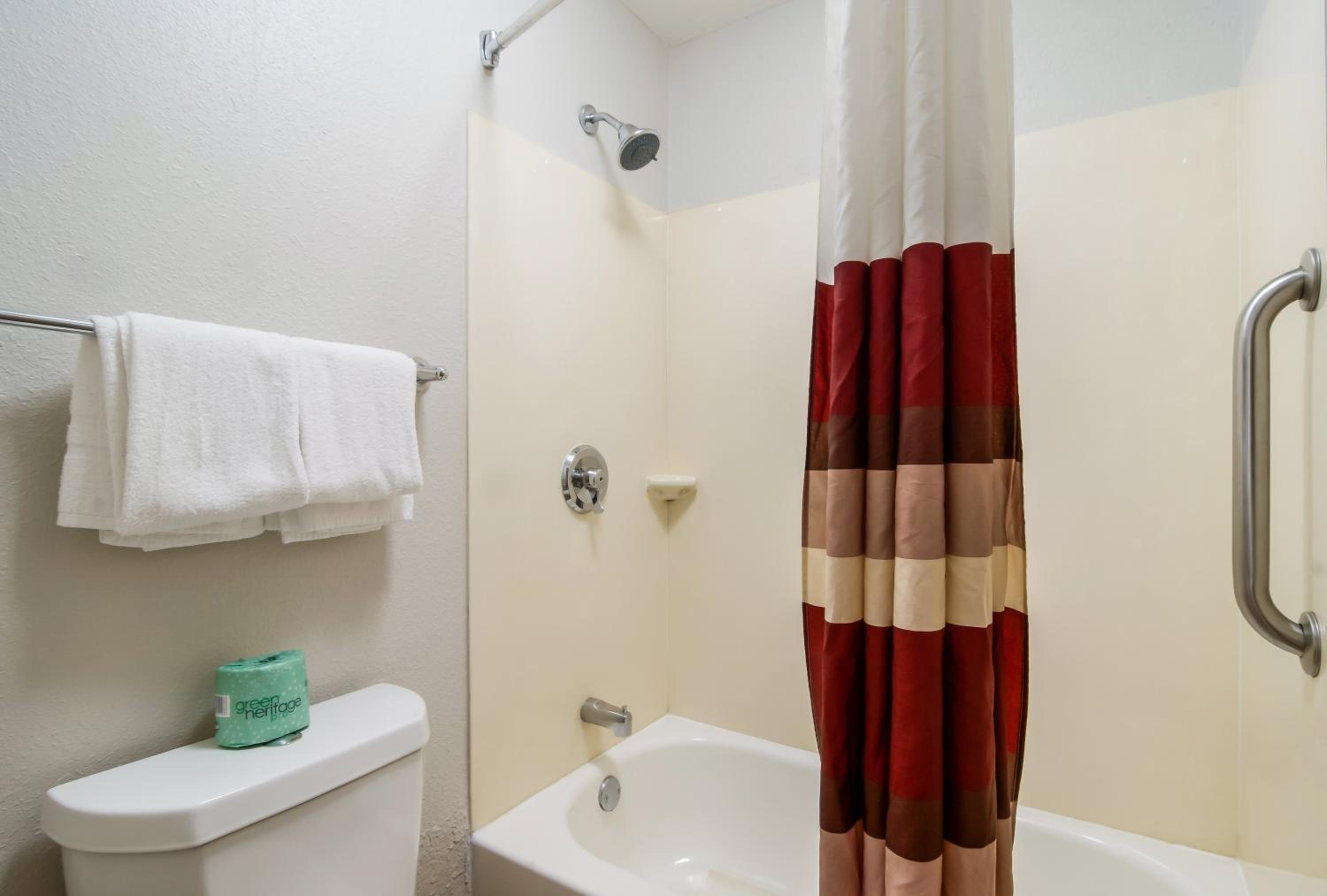 Standard Room with Two Double Beds Smoke Free - Photo 10