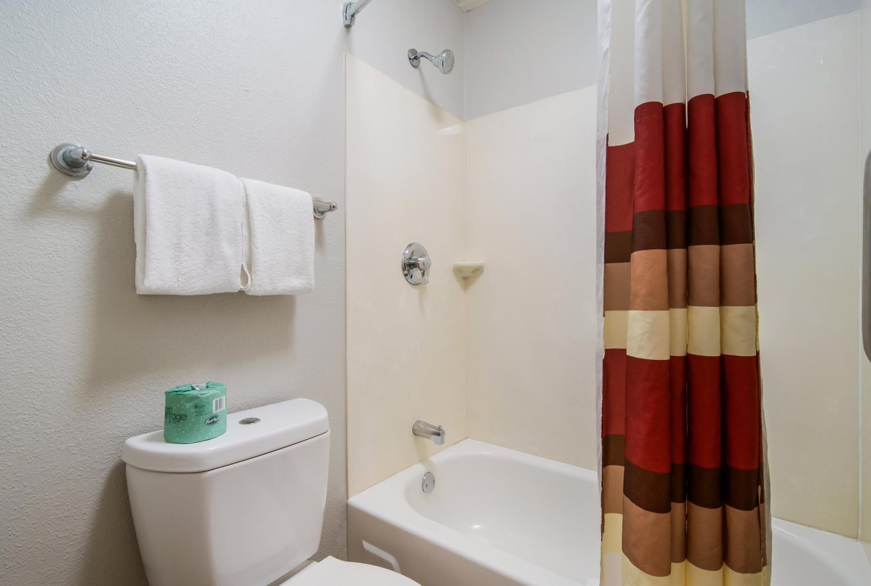 Standard Room with Two Double Beds Smoke Free - Photo 2