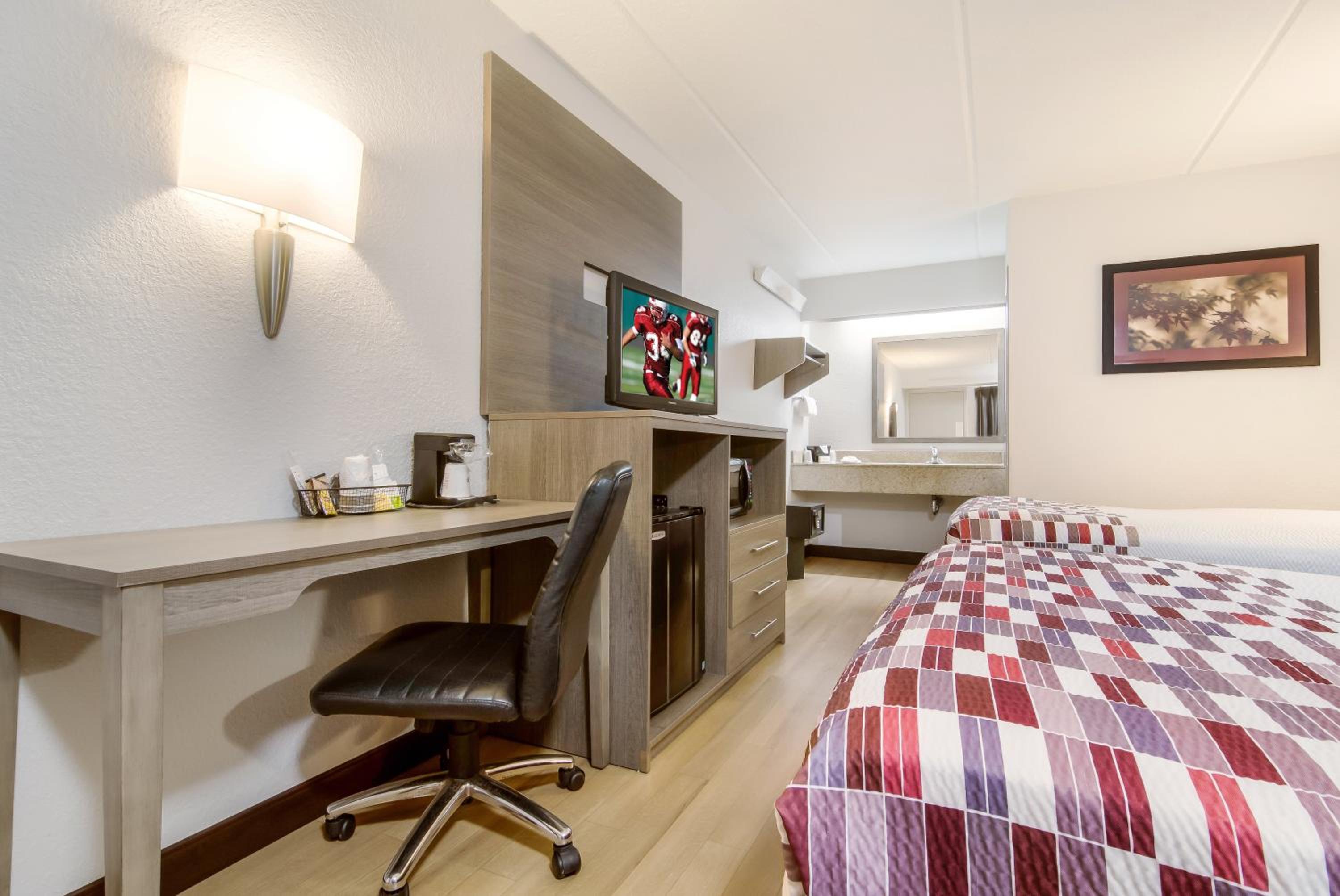 Deluxe Room with Two Double Beds Smoke Free - Photo 5