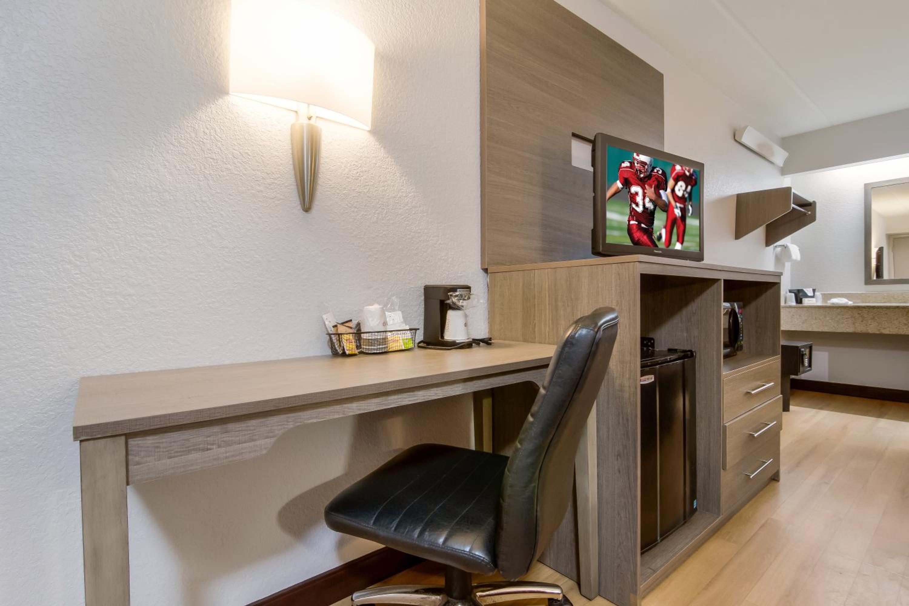 Deluxe Room with Two Double Beds Smoke Free - Photo 6
