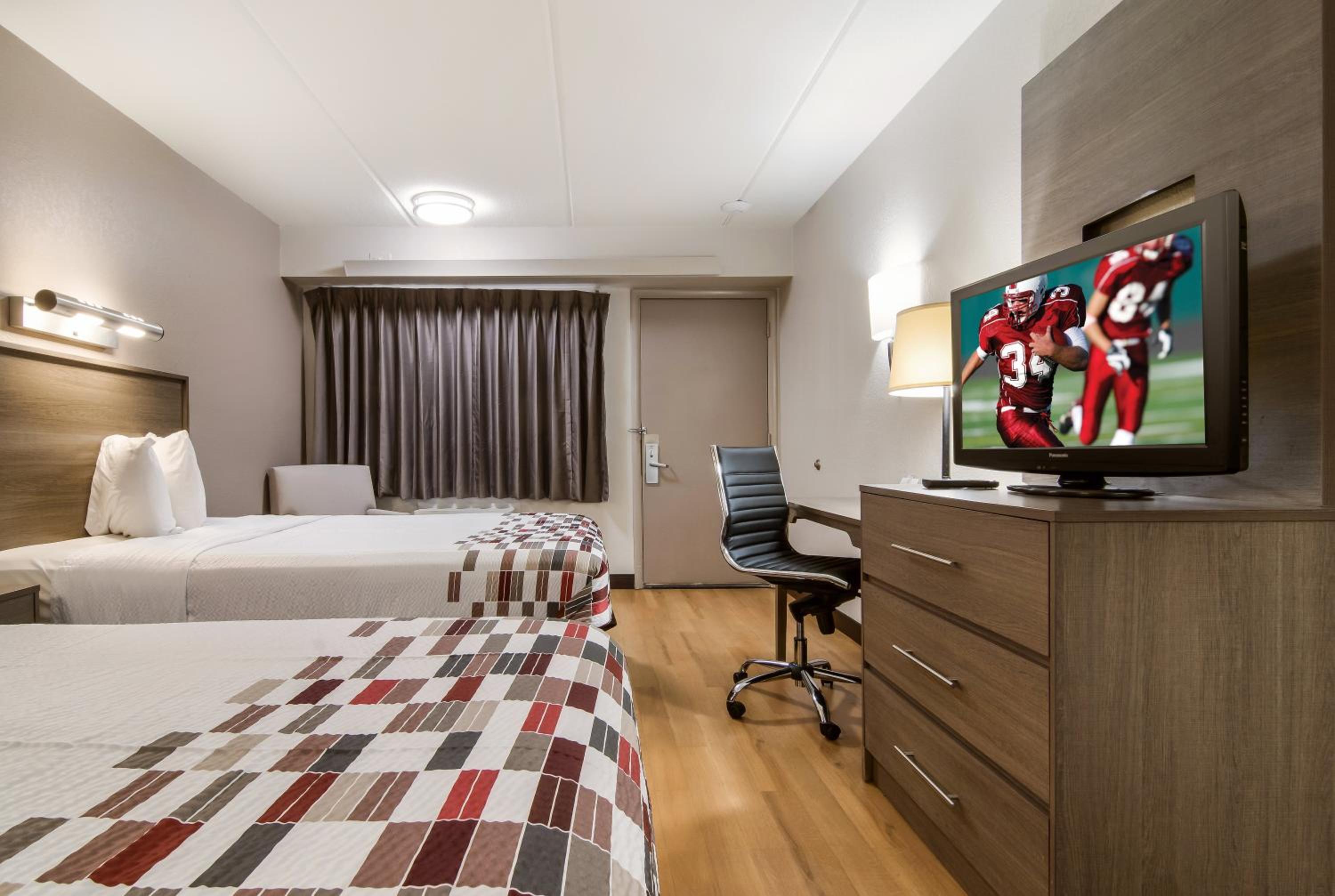 Standard Room with Two Double Beds Smoke Free - Photo 5