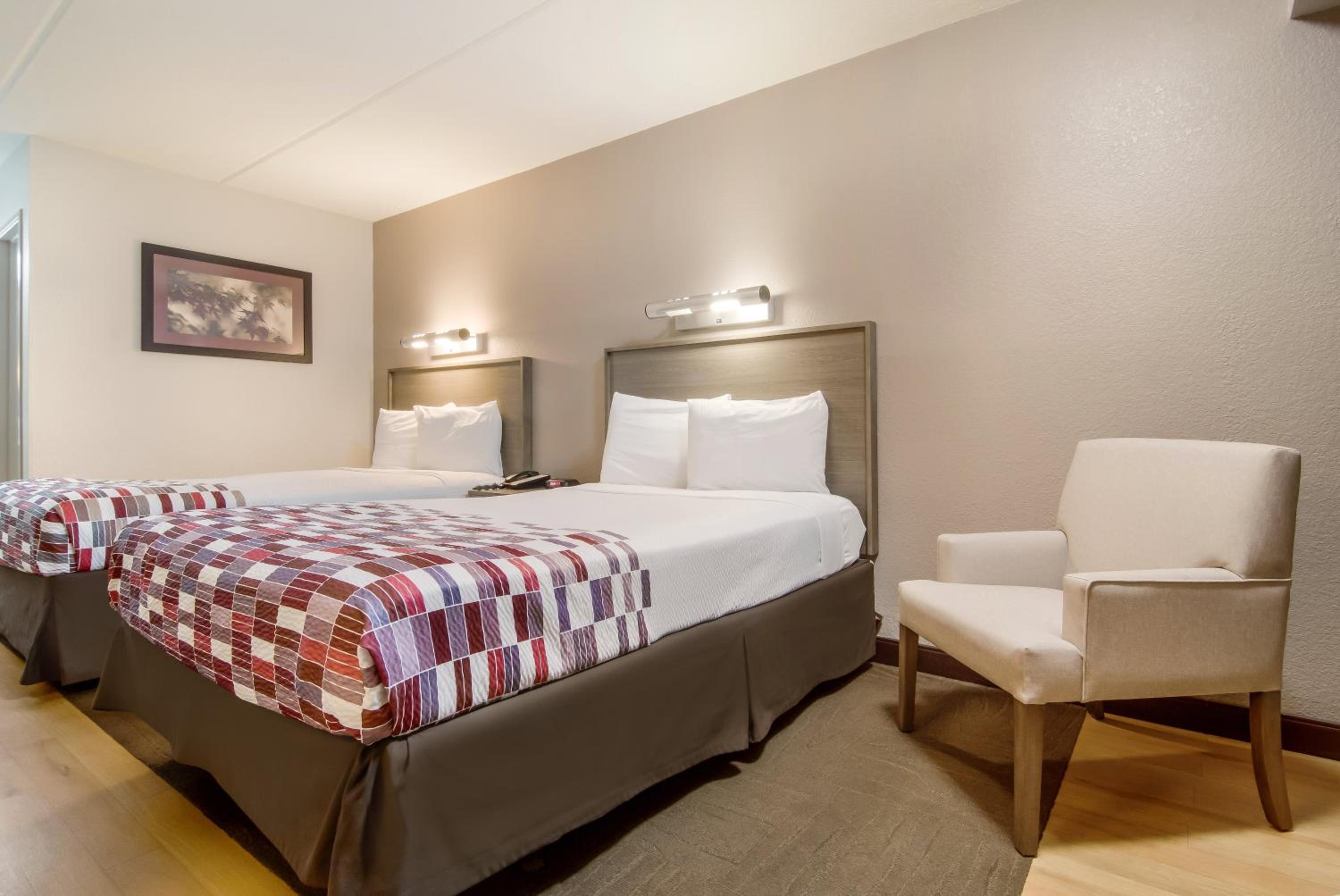 Deluxe Room with Two Double Beds Smoke Free - Photo 7