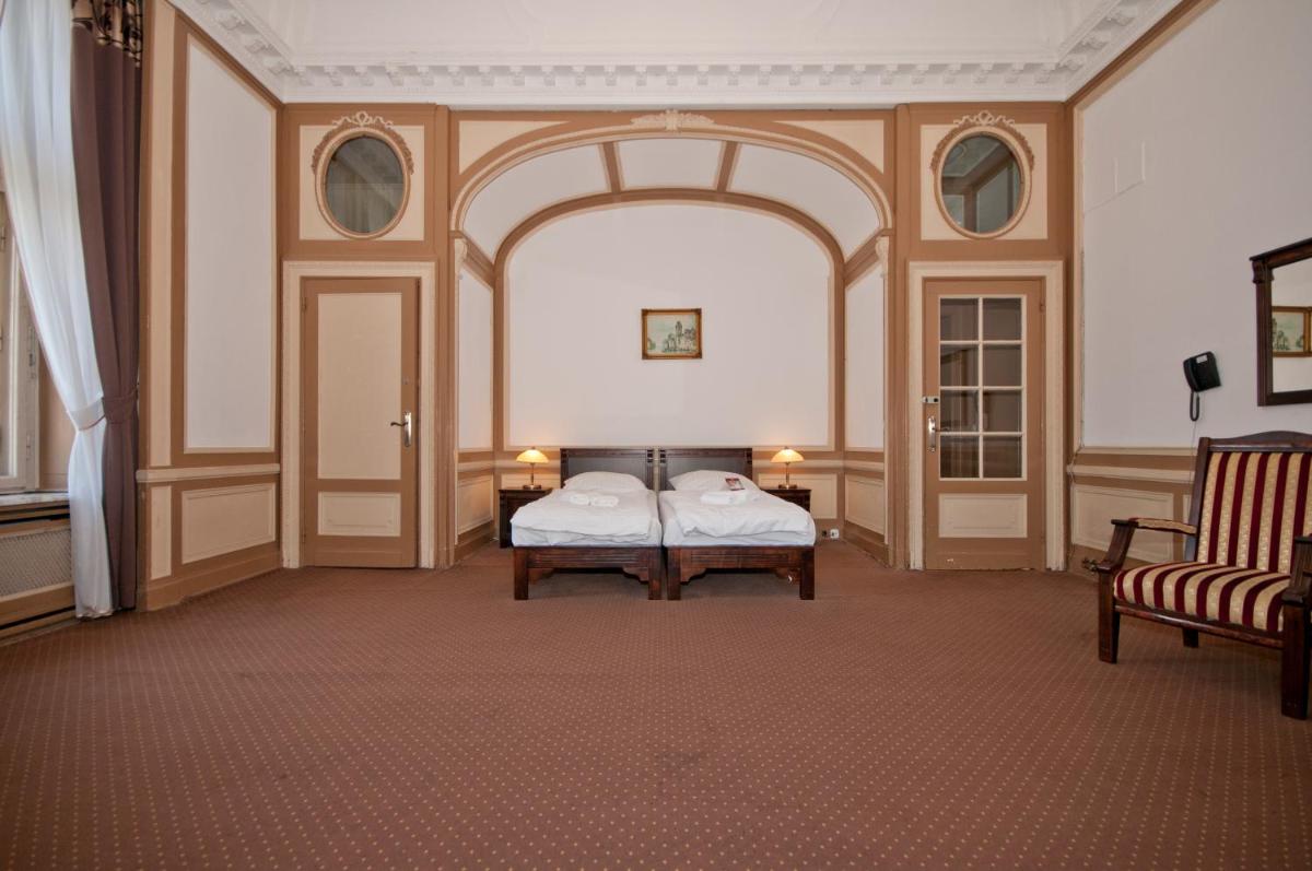 Deluxe Double Room - Photo 13
