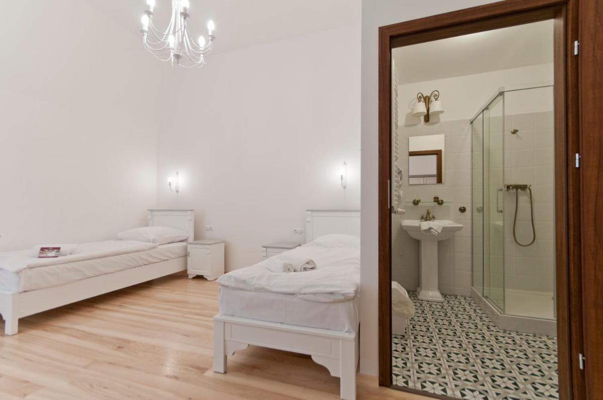Deluxe Double Room - Photo 29