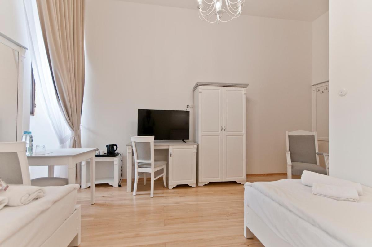 Deluxe Double Room - Photo 17
