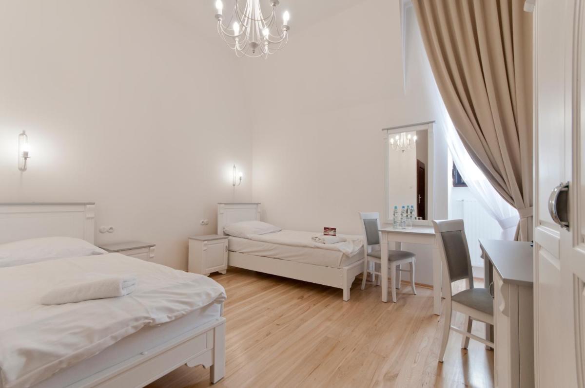 Deluxe Double Room - Photo 23