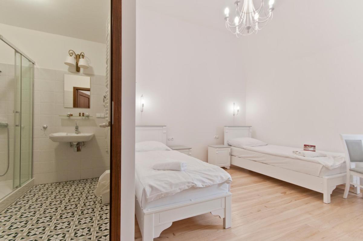 Deluxe Double Room - Photo 30
