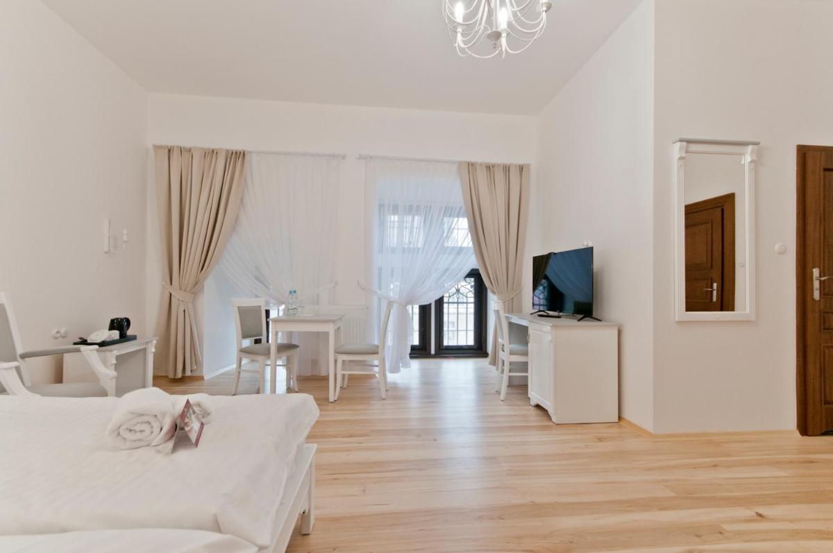 Deluxe Double Room - Photo 18