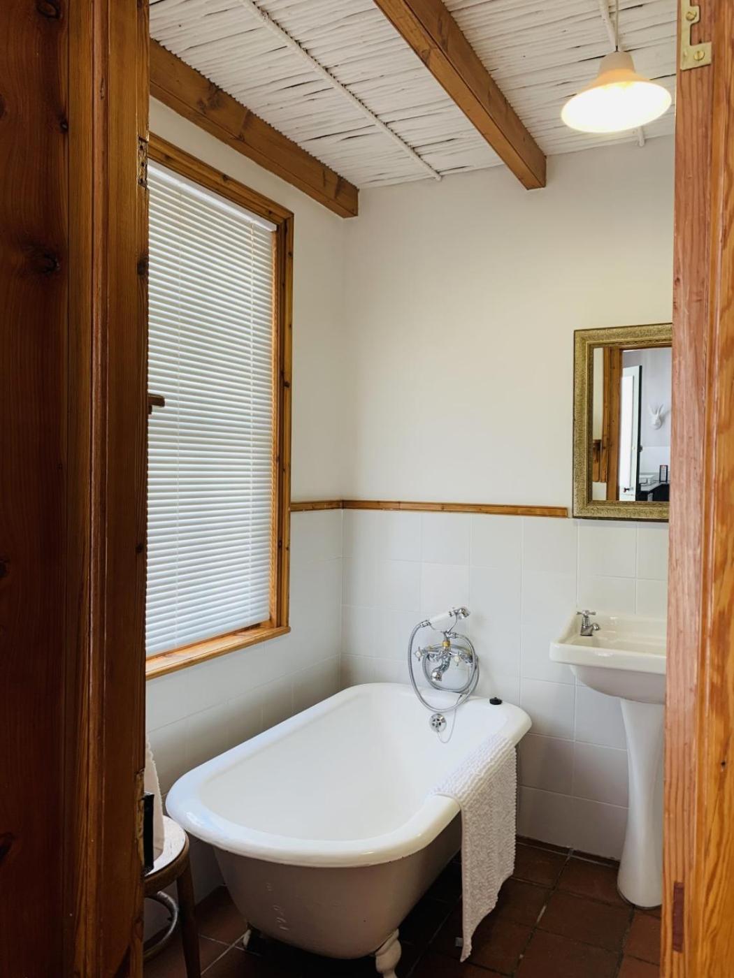Double Room with Patio - Photo 3