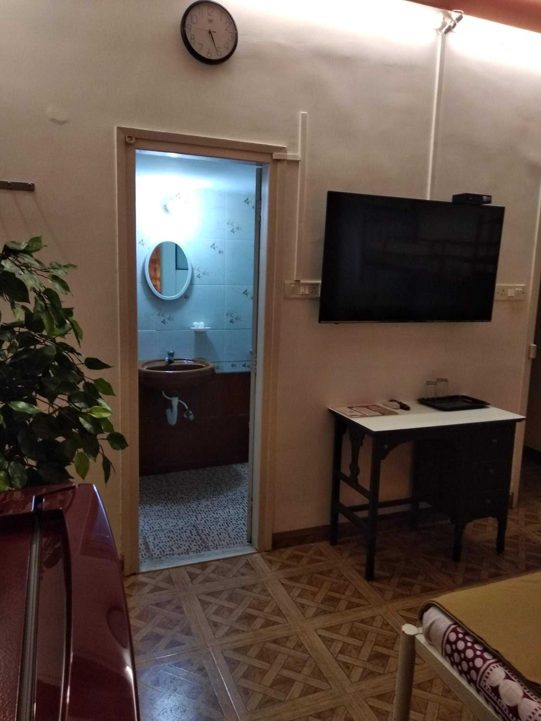 Family Room with Private Bathroom photo 1