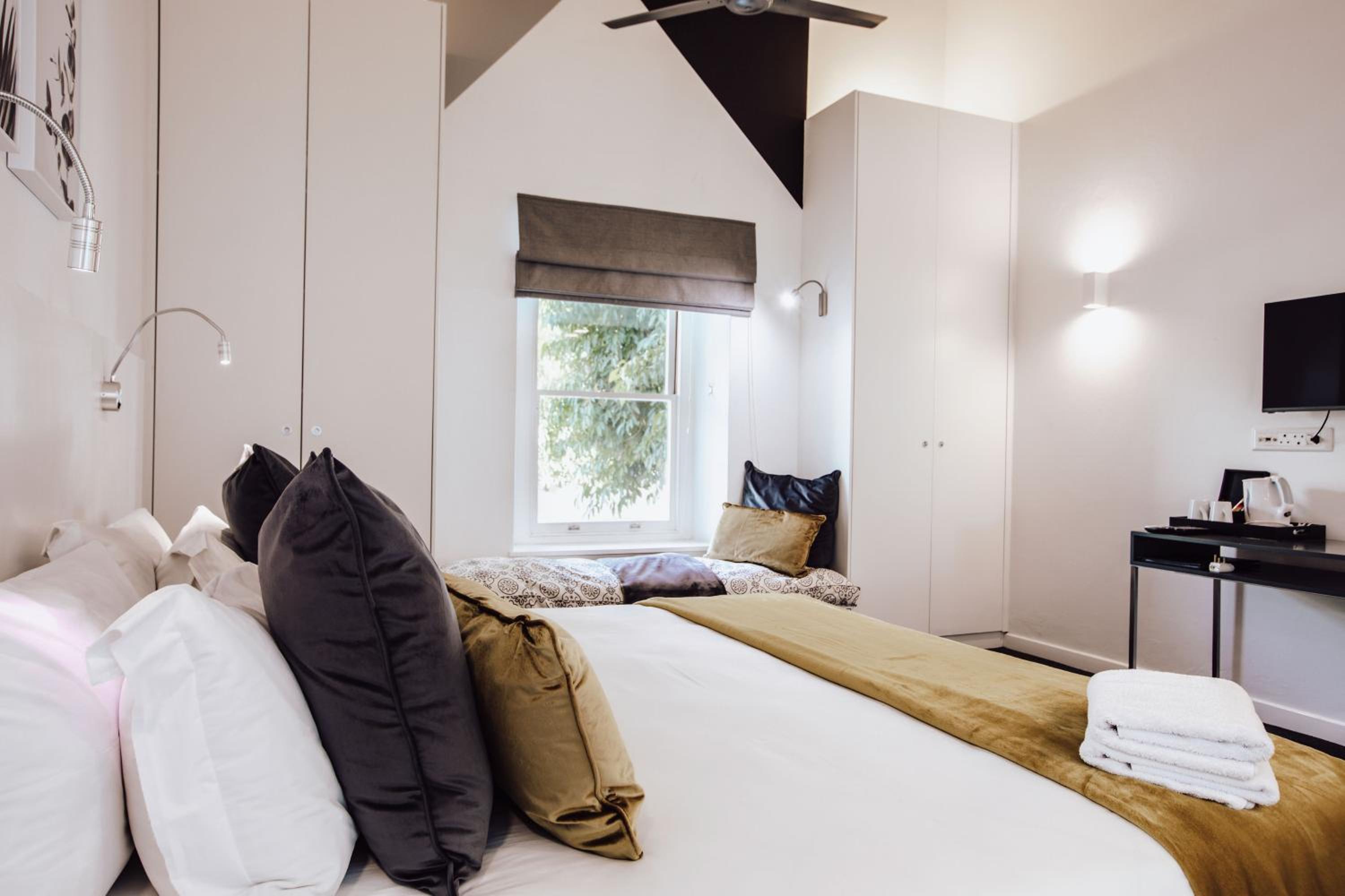 Deluxe King Room photo 1