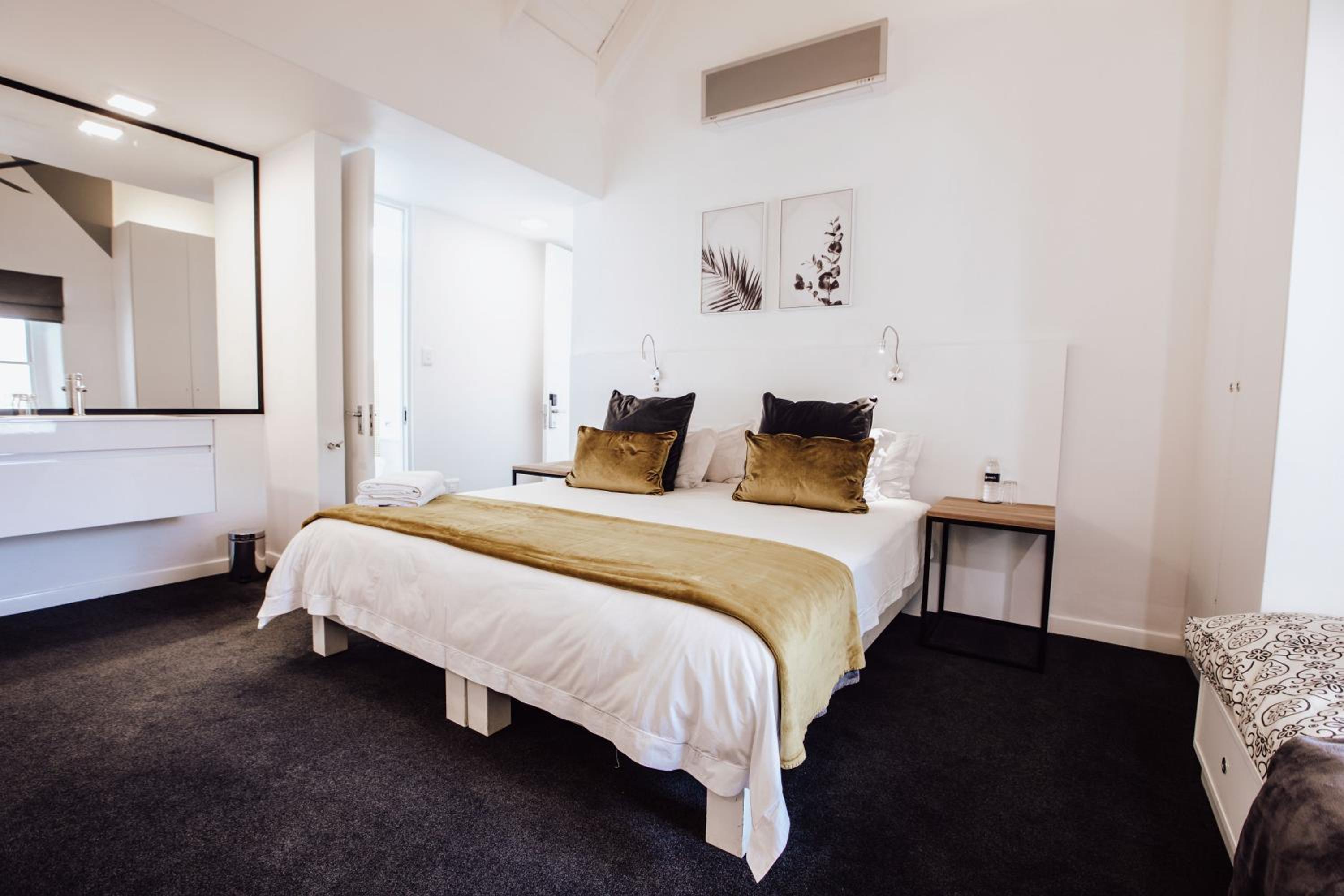 Deluxe King Room photo 3
