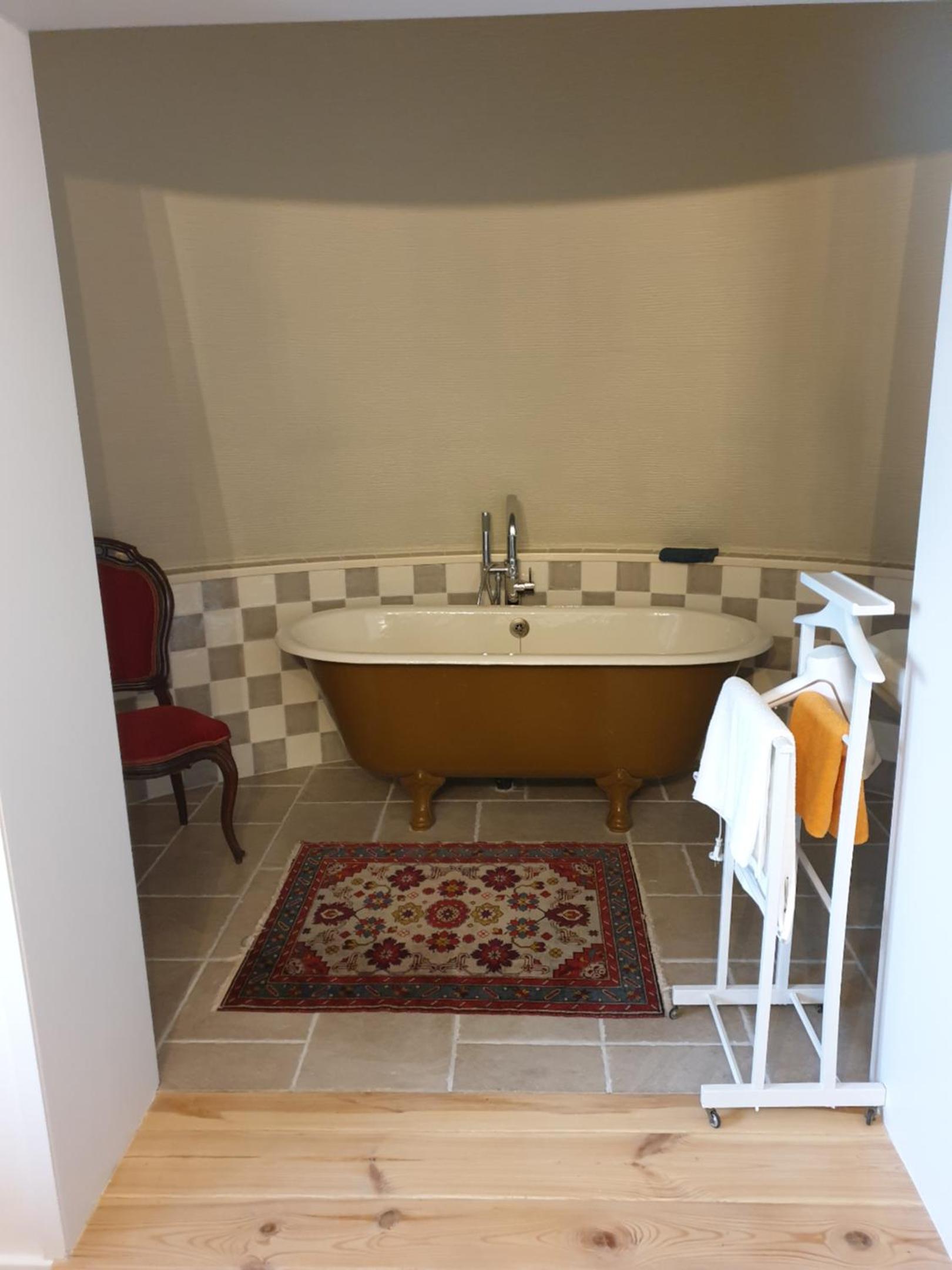 Deluxe Double Room with Bath photo 2