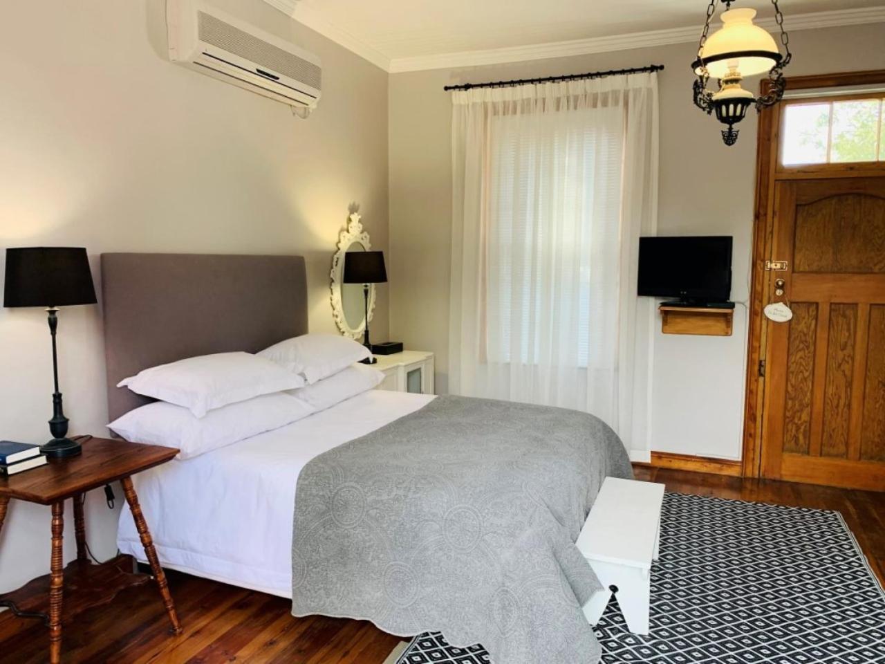 Double Room with Patio - Photo 4