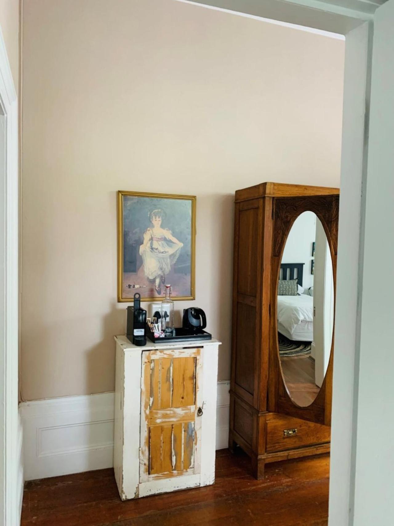 Family Room with Shared Bathroom - No Pets photo 3