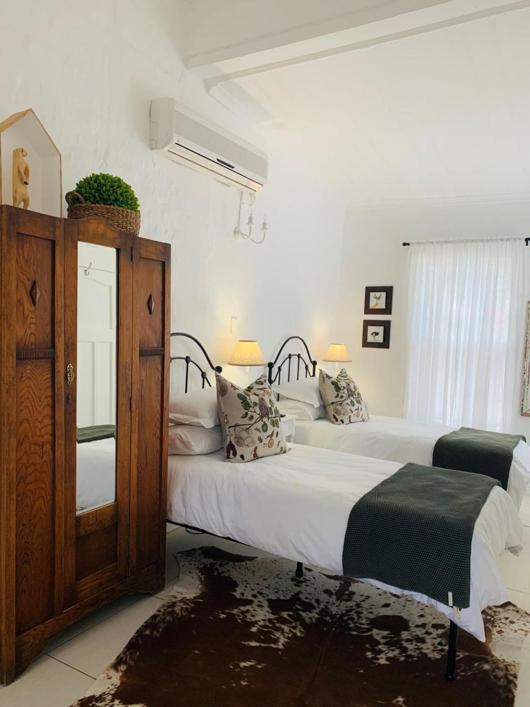 Queen Room with Pool View photo 1