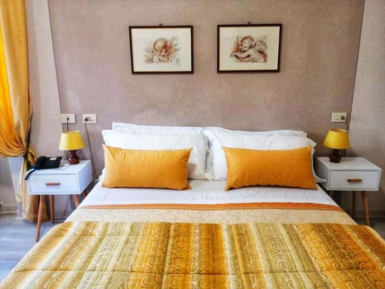 Deluxe Double or Twin Room - Photo 10