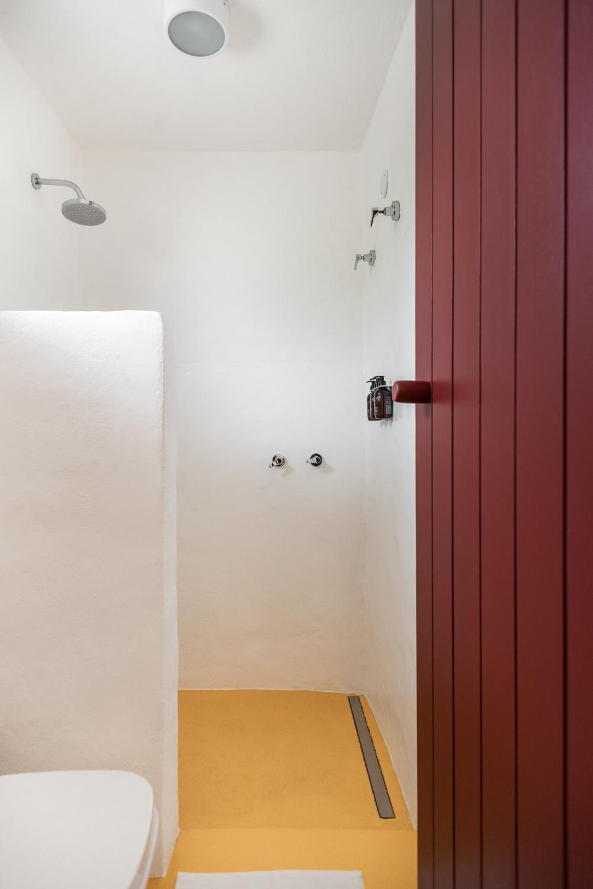 Standard Double Room - Photo 8